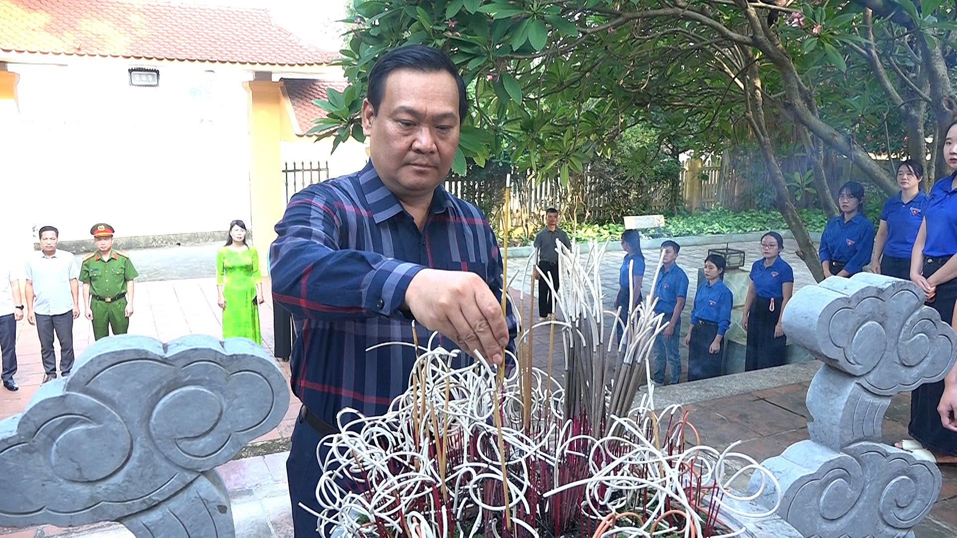 Anh-tin-bai