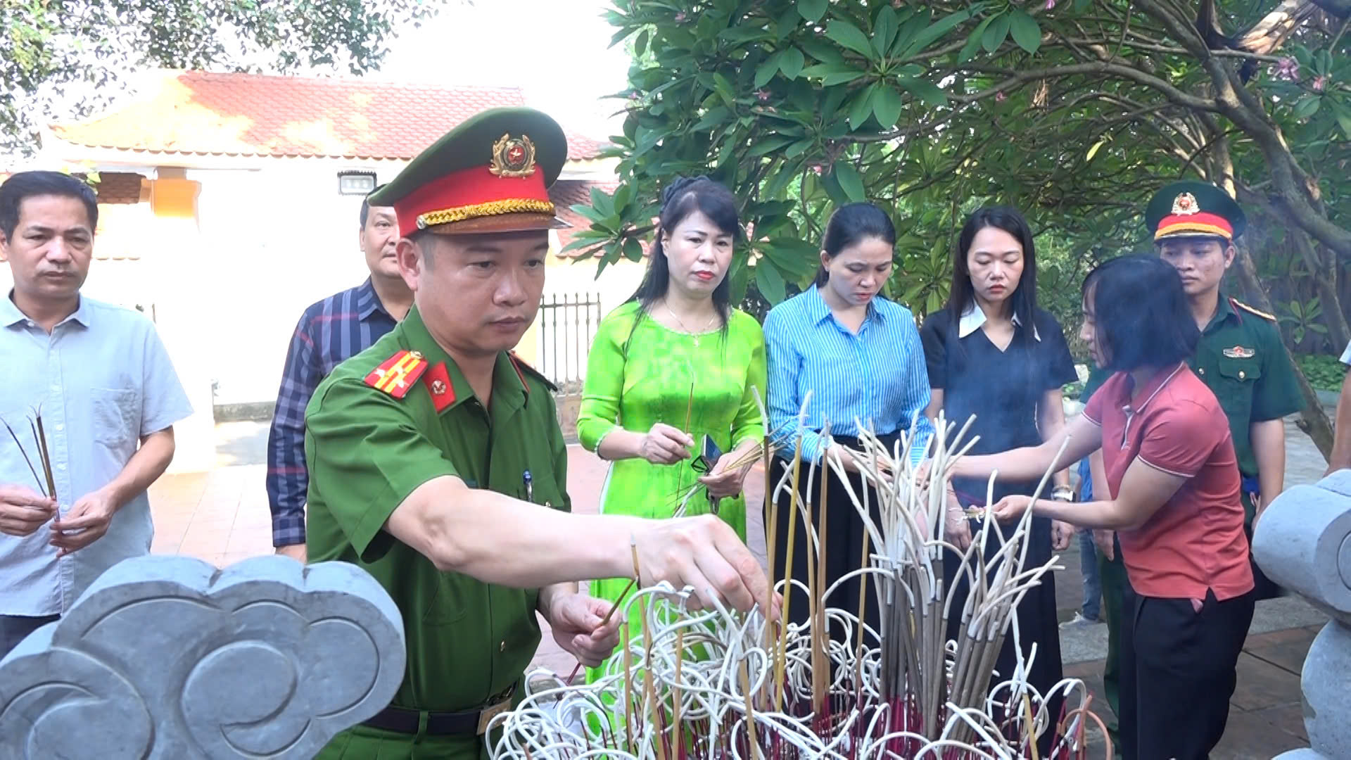 Anh-tin-bai