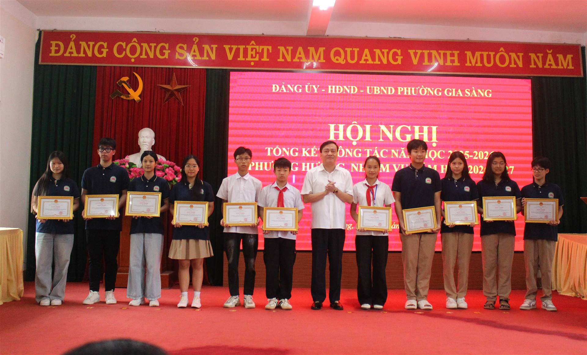Anh-tin-bai