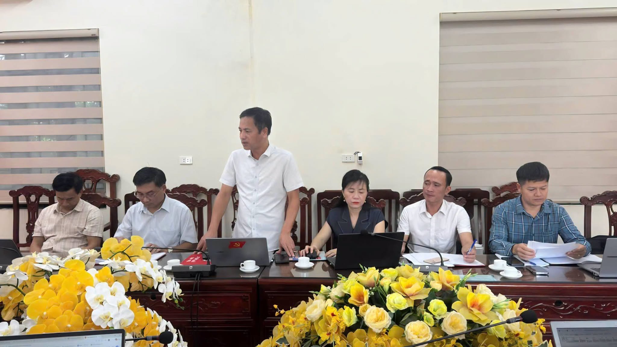 Anh-tin-bai