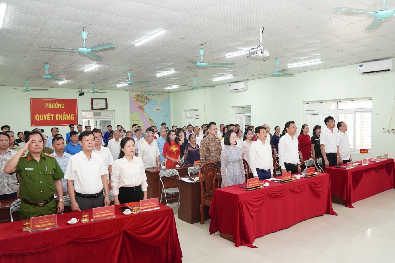 Đảng bộ phường Quyết Thắng tổ chức Lễ trao tặng Huy hiệu Đảng đợt 19/5/2026 và Hội nghị trao tặng Bằng khen cho đảng viên đạt tiêu chuẩn “Hoàn thành xuất sắc nhiệm vụ” 05 năm liền (2021 – 2025)