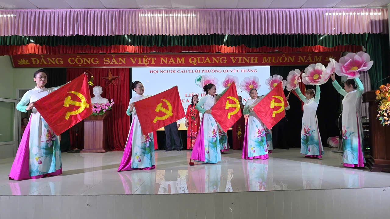 Tổ chức Liên hoan tiếng hát Dân ca Người cao tuổi phường Quyết Thắng