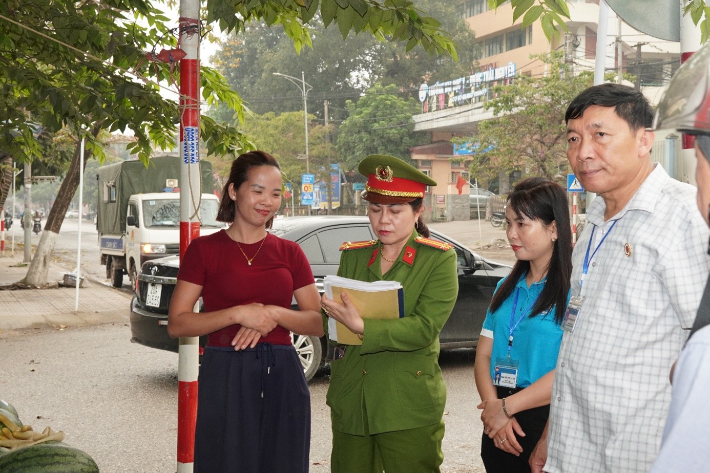 Phường Quyết Thắng tăng cường tuyên truyền, vận động các hộ kinh doanh trên địa bàn nghiêm túc chấp hành các quy định của pháp luật về trật tự đô thị