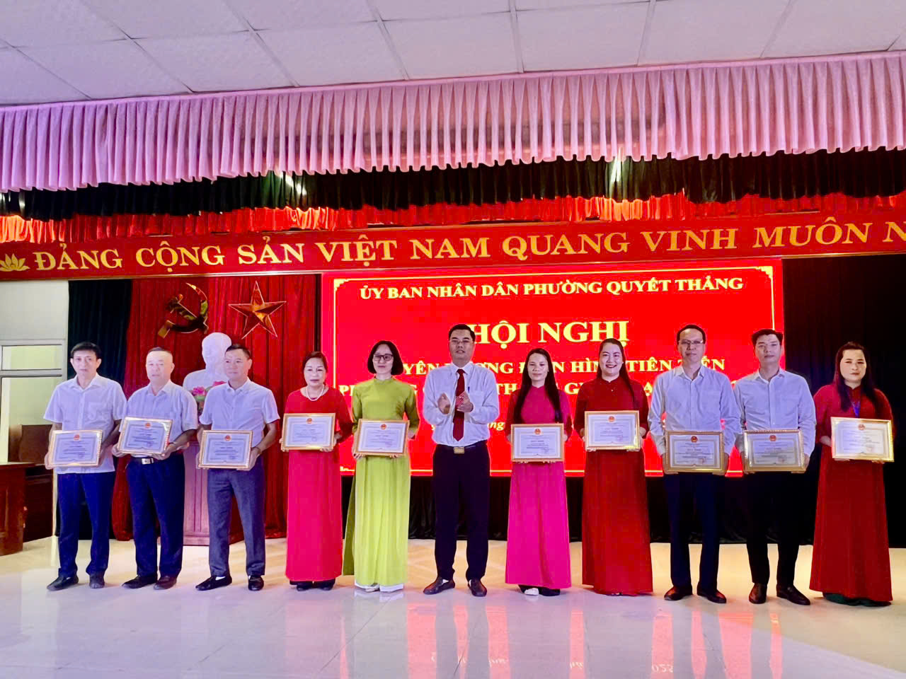 Anh-tin-bai