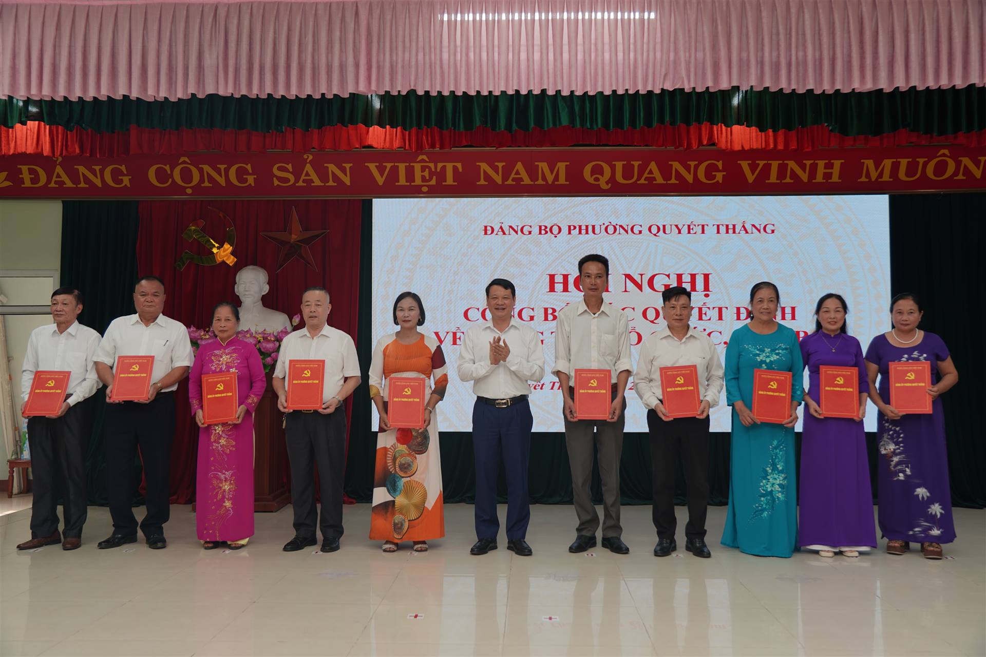 Đảng ủy phường Quyết Thắng tổ chức hội nghị công bố các quyết định về tổ chức đảng và quán triệt các văn bản chỉ đạo của trung ương, của tỉnh
