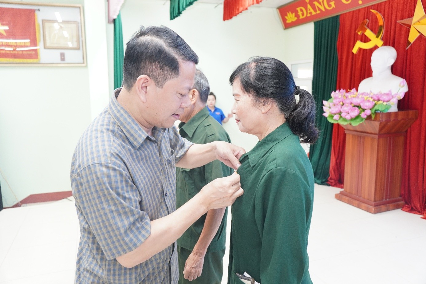 Anh-tin-bai
