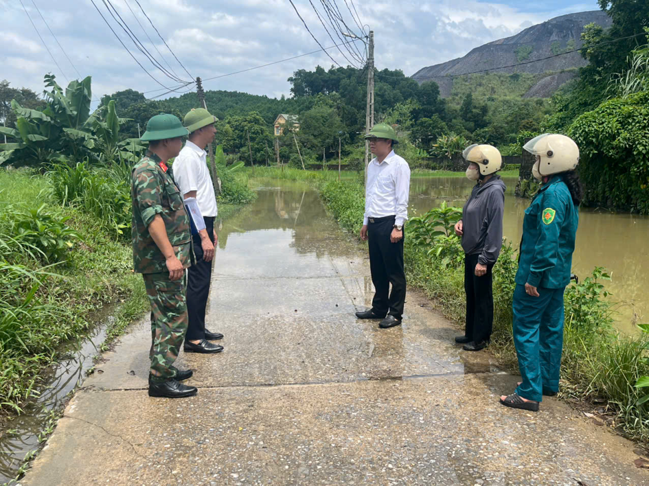 Phường Quyết Thắng chủ động kiểm tra, rà soát các khu vực có nguy cơ ngập úng