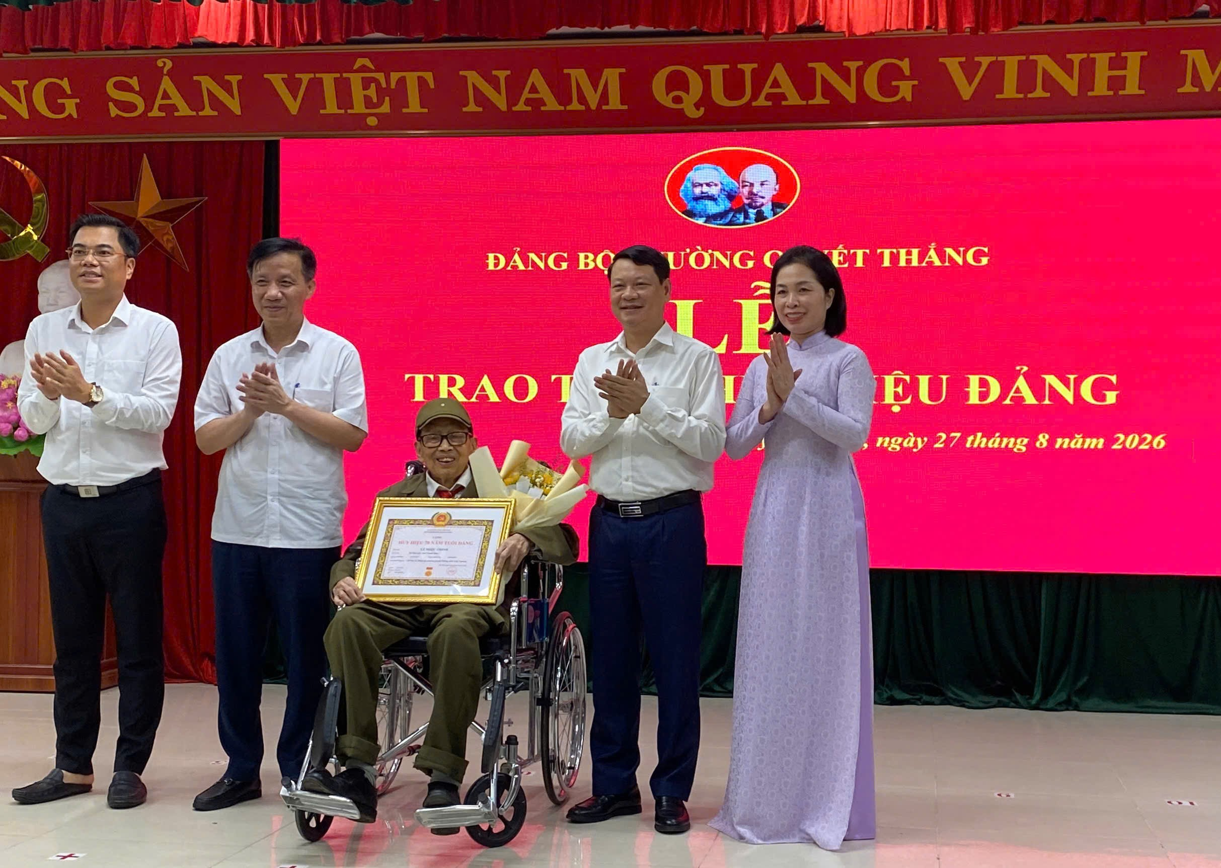 Đảng bộ phường Quyết Thắng tổ chức Lễ trao tặng Huy hiệu Đảng đợt 02/9/2026