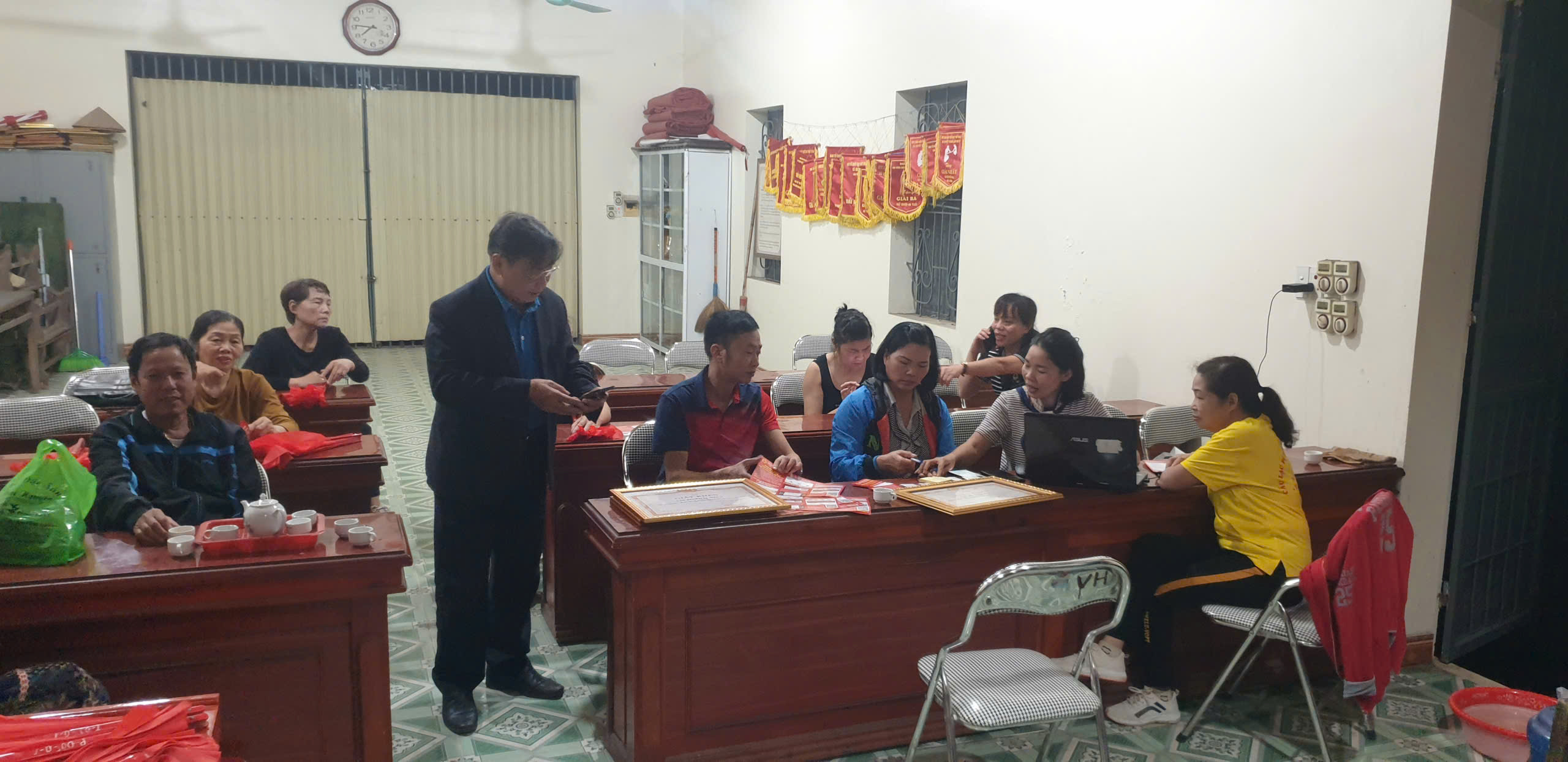 Anh-tin-bai