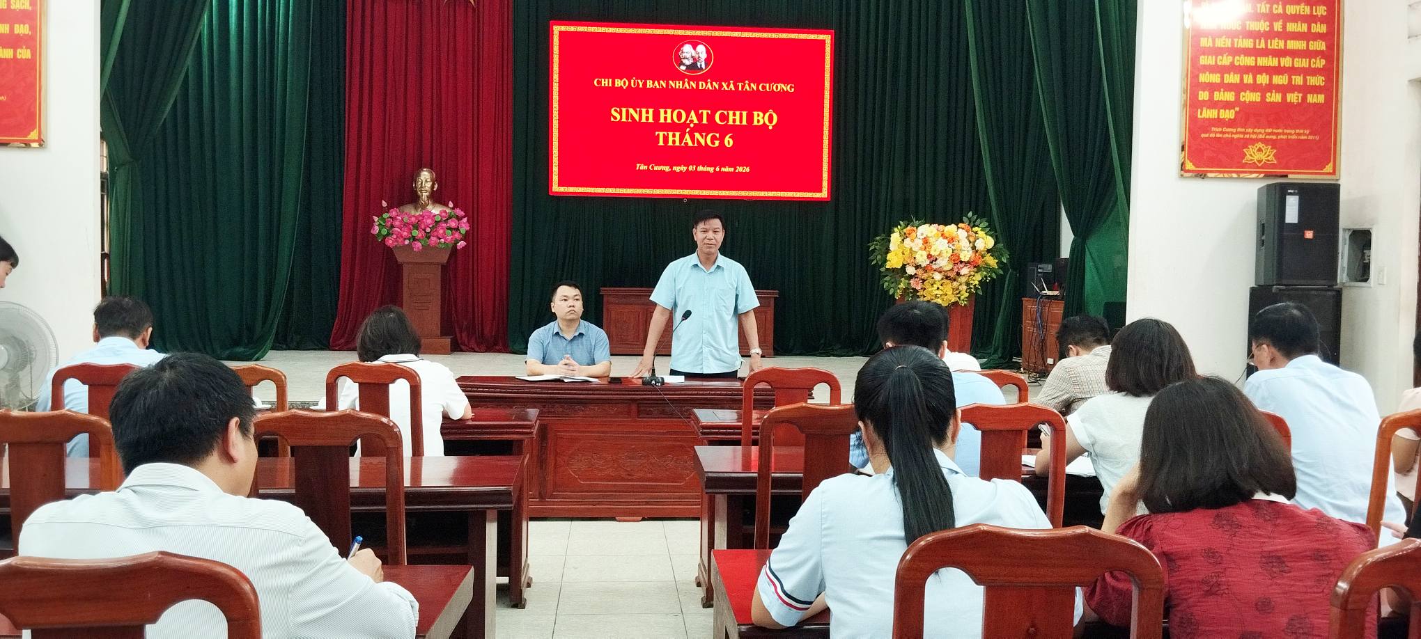 Chi bộ UBND xã Tân Cương đã tổ chức sinh hoạt chi bộ thường kỳ tháng 6 năm 2026