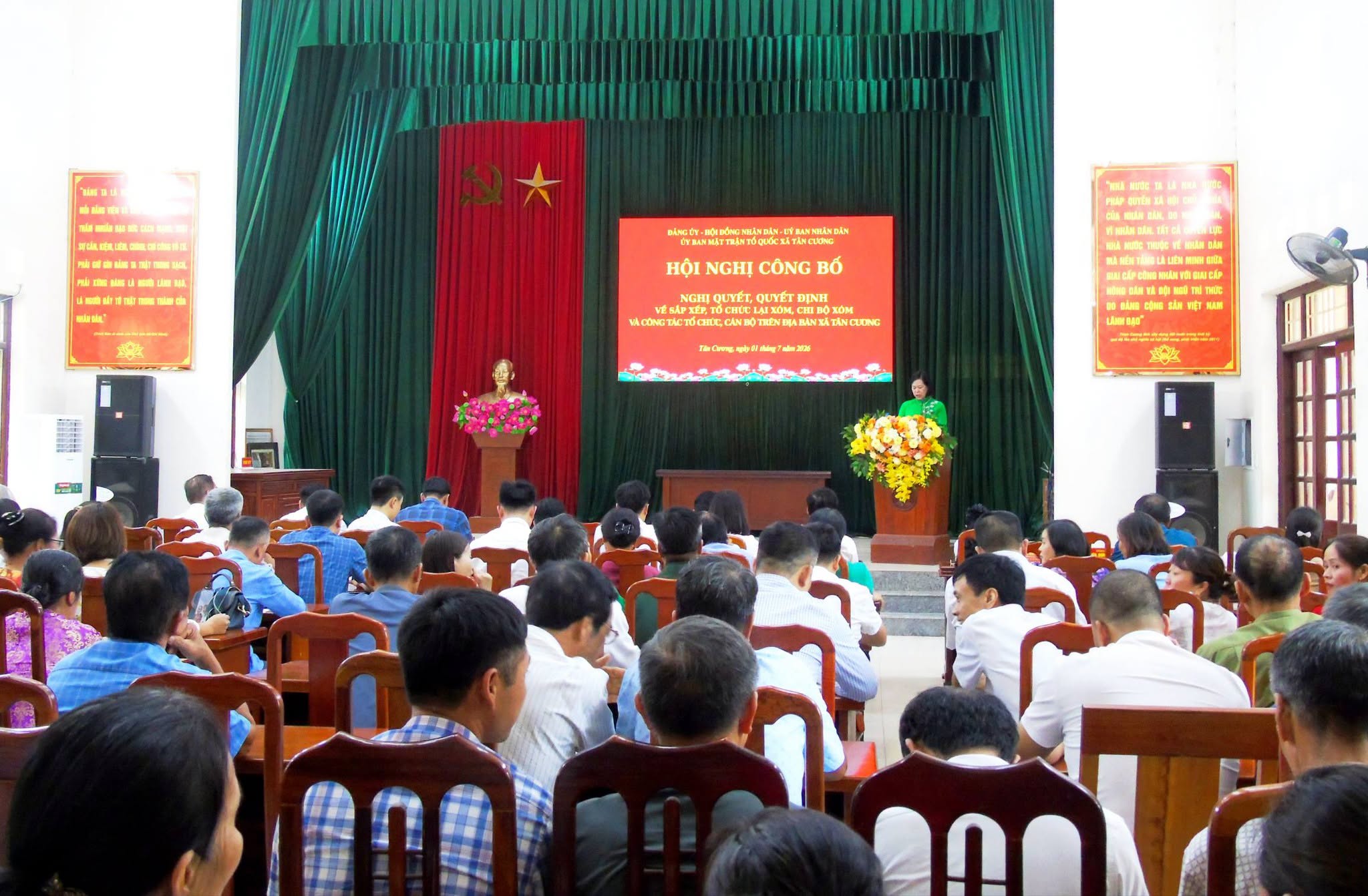 XÃ TÂN CƯƠNG CÔNG BỐ NGHỊ QUYẾT, QUYẾT ĐỊNH VỀ SẮP XẾP, TỔ CHỨC LẠI XÓM VÀ CÔNG TÁC TỔ CHỨC, CÁN BỘ TRÊN ĐỊA BÀN