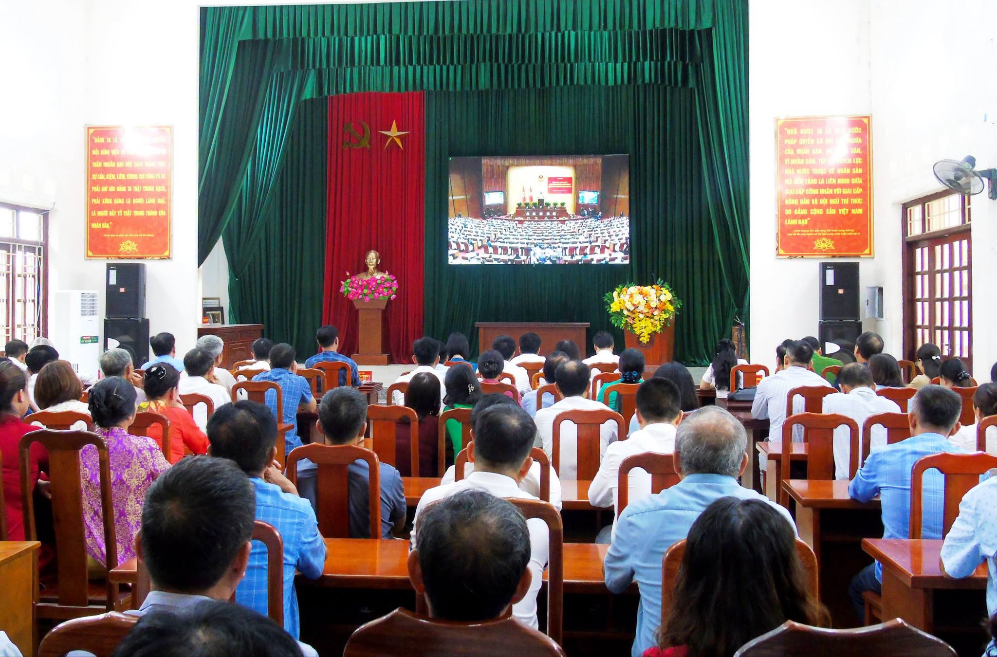 XÃ TÂN CƯƠNG THAM DỰ HỘI NGHỊ TOÀN QUỐC SƠ KẾT 1 NĂM VẬN HÀNH MÔ HÌNH TỔ CHỨC TỔNG THỂ CỦA HỆ THỐNG CHÍNH TRỊ VÀ MÔ HÌNH CHÍNH QUYỀN 3 CẤP