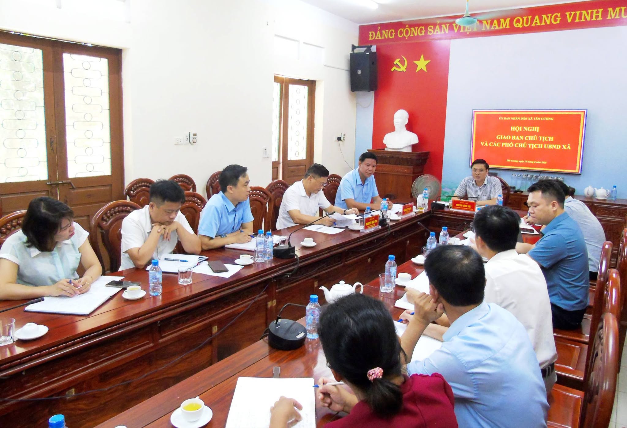  UBND xã Tân Cương tổ chức Họp giao ban giữa chủ tịch và các phó chủ tịch UBND xã tuần thứ 32 năm 2026 