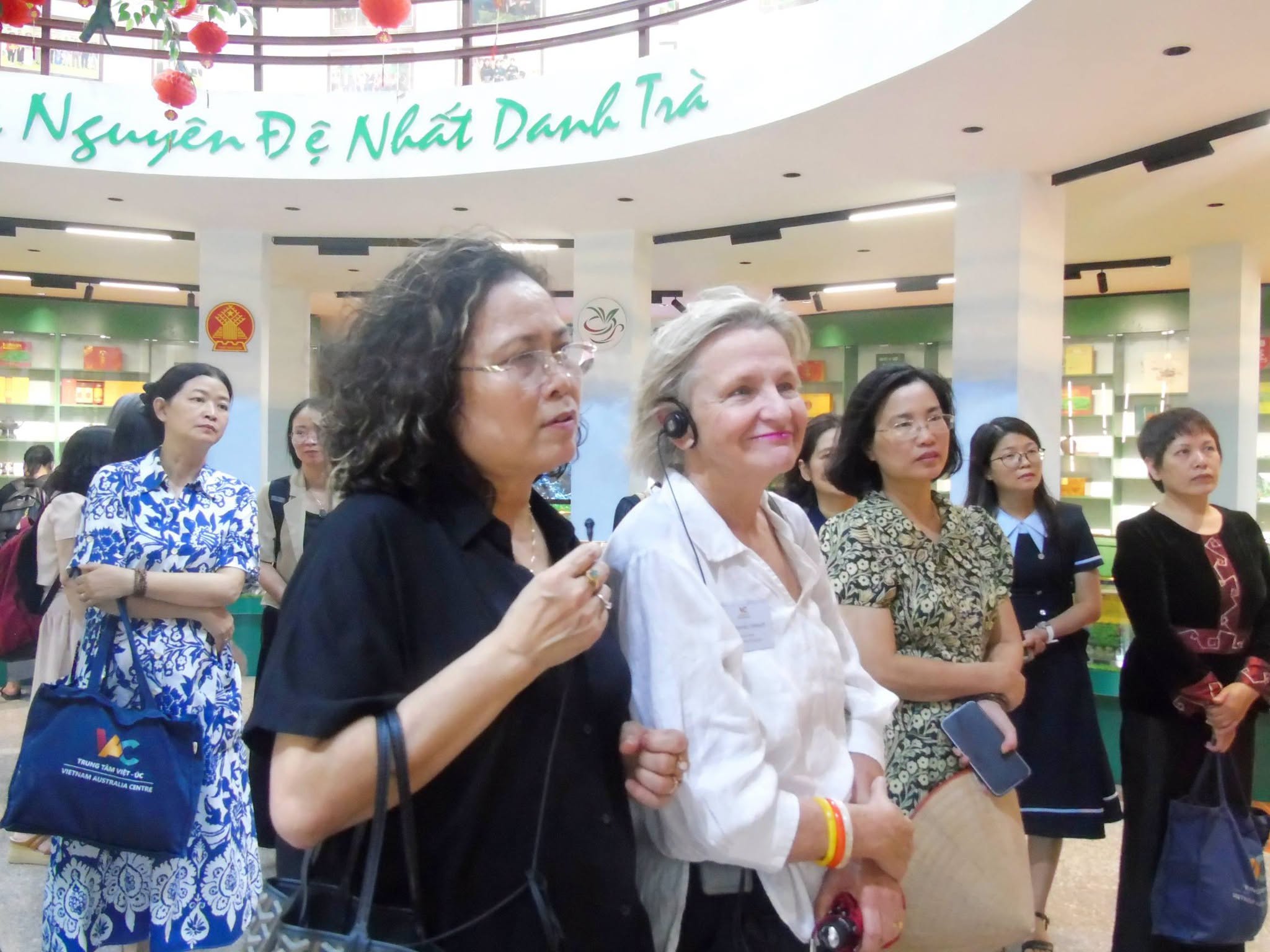 Đại sứ quán Australia tại Việt Nam, Trung Tâm Việt - Úc , Đại học Queensland, Đại học Thái Nguyên, Đại học Tây Bắc thăm, trải nghiệm tại các Hợp tác xã, vùng chè đặc sản Tân Cương