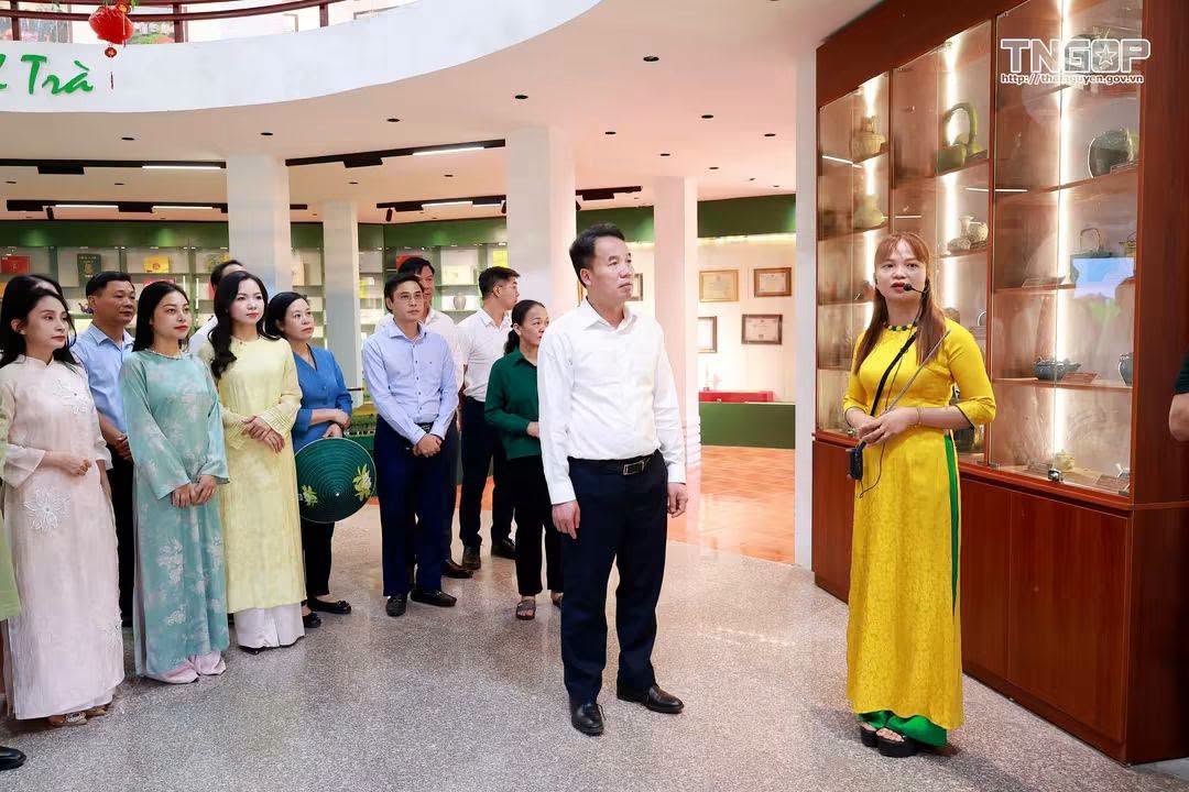 CHỦ TỊCH UBND TỈNH KIỂM TRA TIẾN ĐỘ CÁC DỰ ÁN, CÔNG TRÌNH TRÊN ĐỊA BÀN XÃ TÂN CƯƠNG