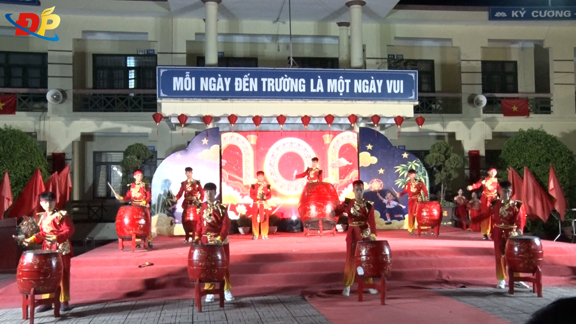TRƯỜNG THCS NGUYỄN TẤT THÀNH TỔ CHỨC “VUI HỘI TRĂNG RẰM – VINH DANH CÁ NHÂN TIÊU BIỂU” 
