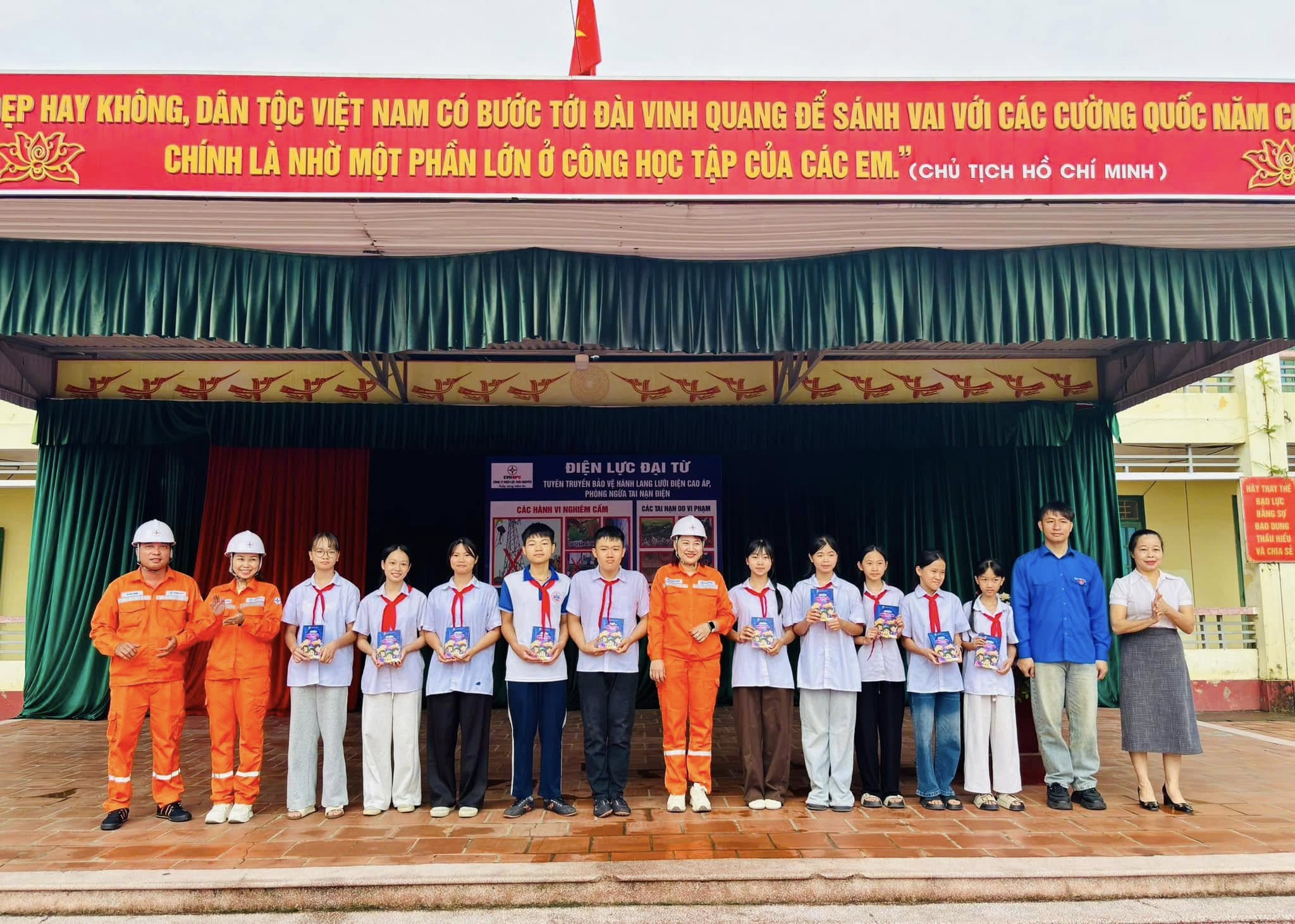 TUYÊN TRUYỀN VỀ BẢO VỆ HÀNH LANG LƯỚI ĐIỆN CAO ÁP, PHÒNG NGỪA TAI NẠN ĐIỆN