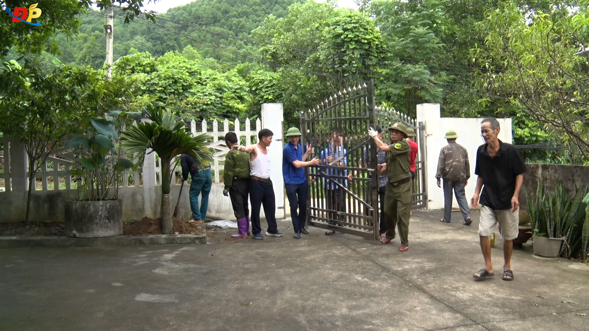 Xã Đại Phúc khởi công tuyến đường xóm Hàm Rồng, Nhân dân đồng thuận hiến đất mở đường