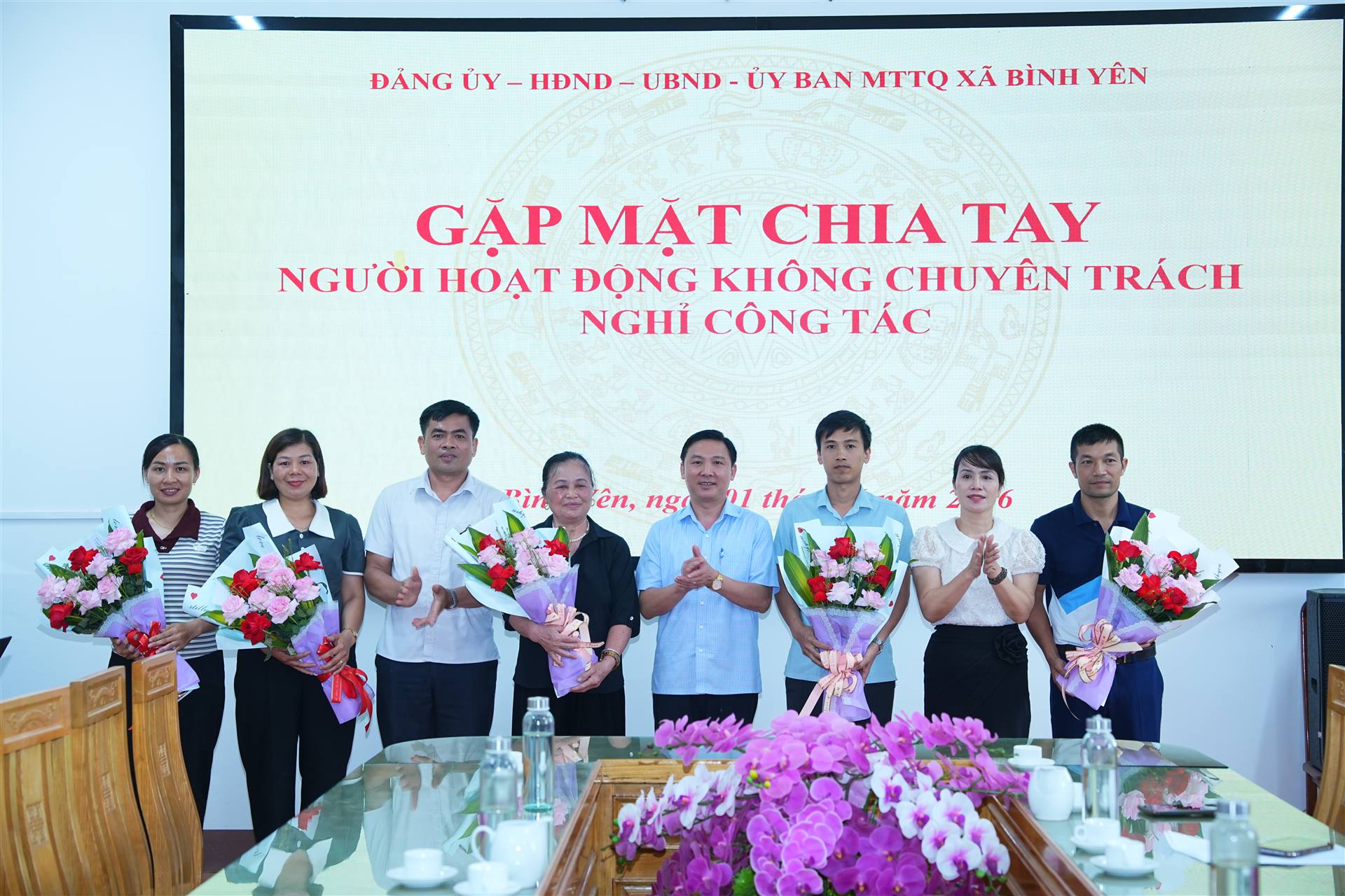 CHỨC GẶP MẶT, CHIA TAY NGƯỜI HOẠT ĐỘNG KHÔNG CHUYÊN TRÁCH NGHỈ CÔNG TÁC.