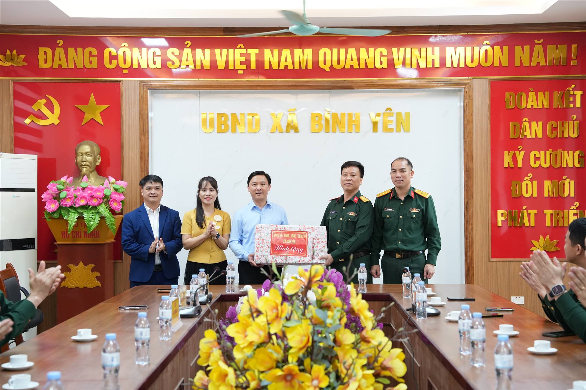 Anh-tin-bai