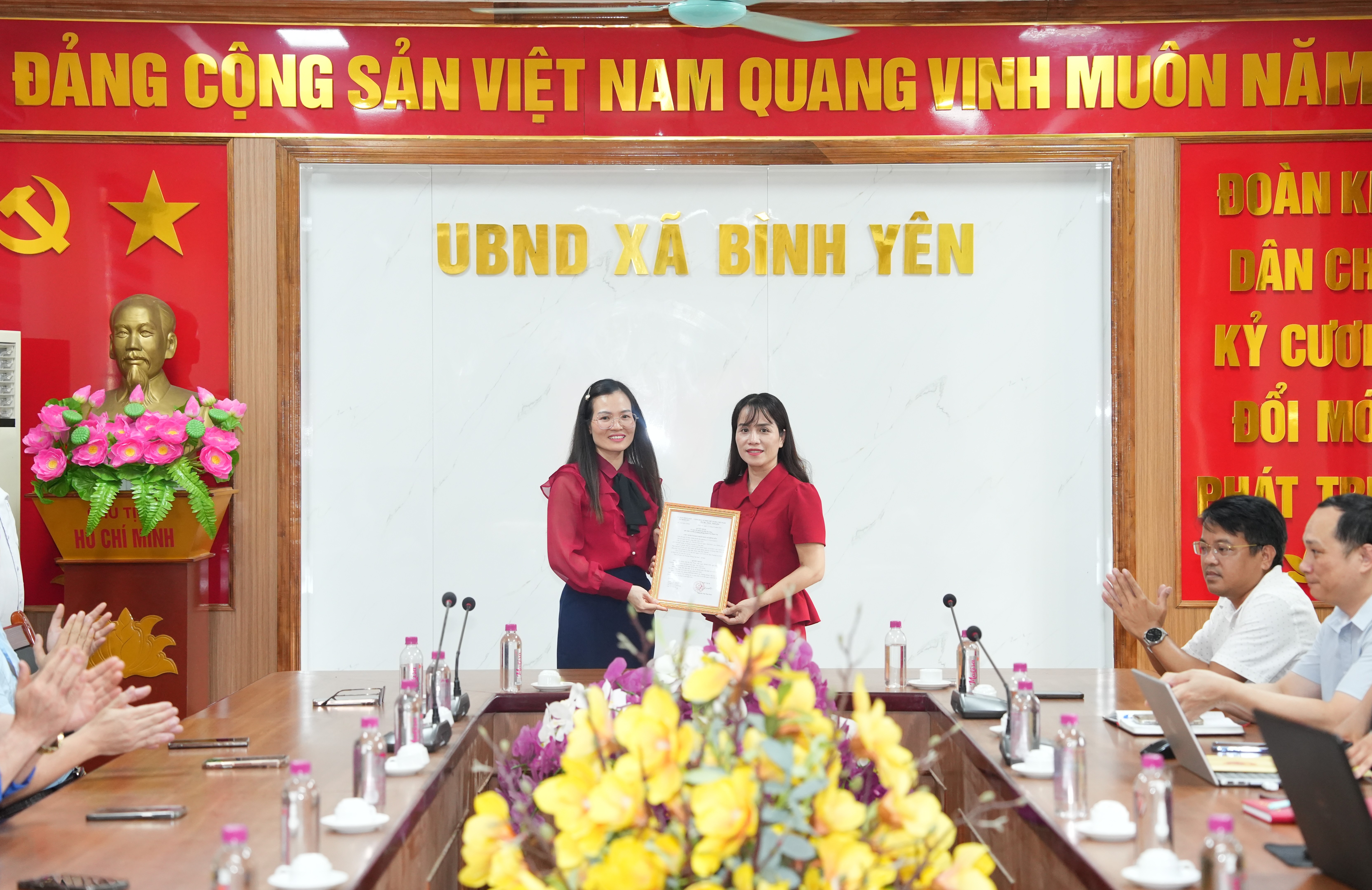 Anh-tin-bai