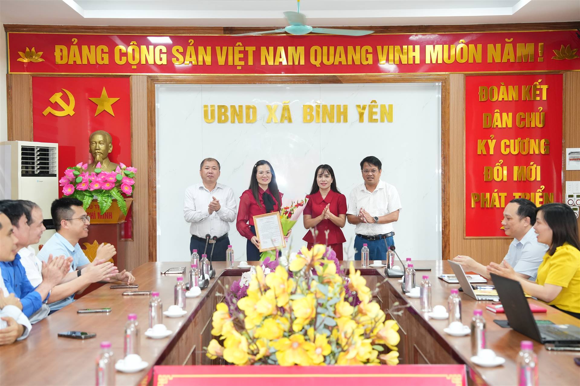 Anh-tin-bai