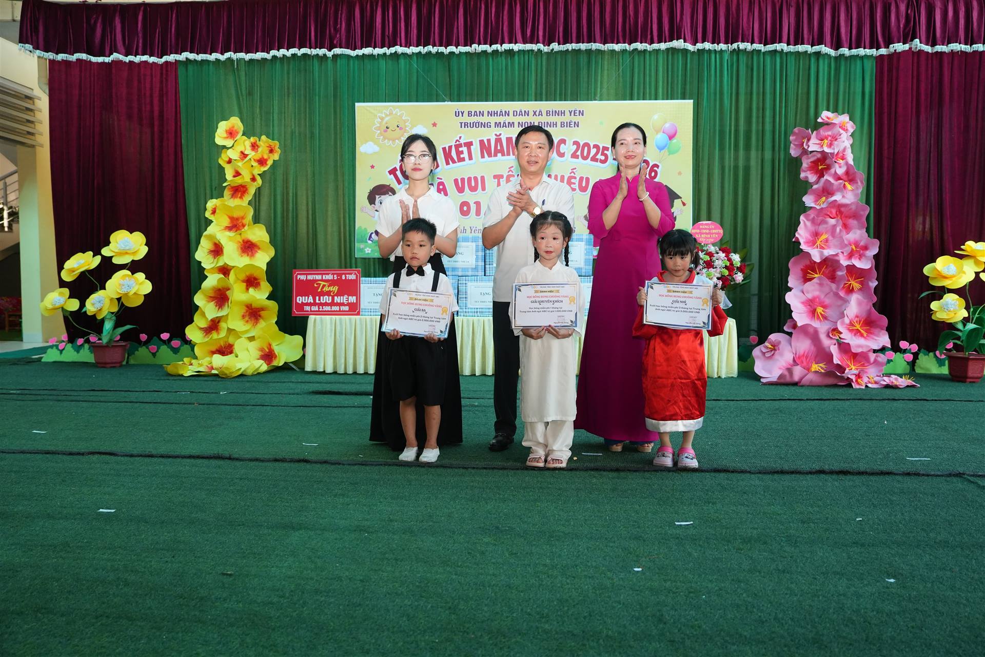 Anh-tin-bai