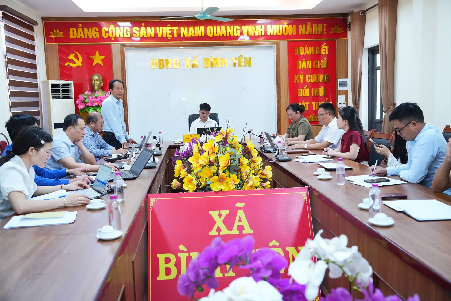 Anh-tin-bai