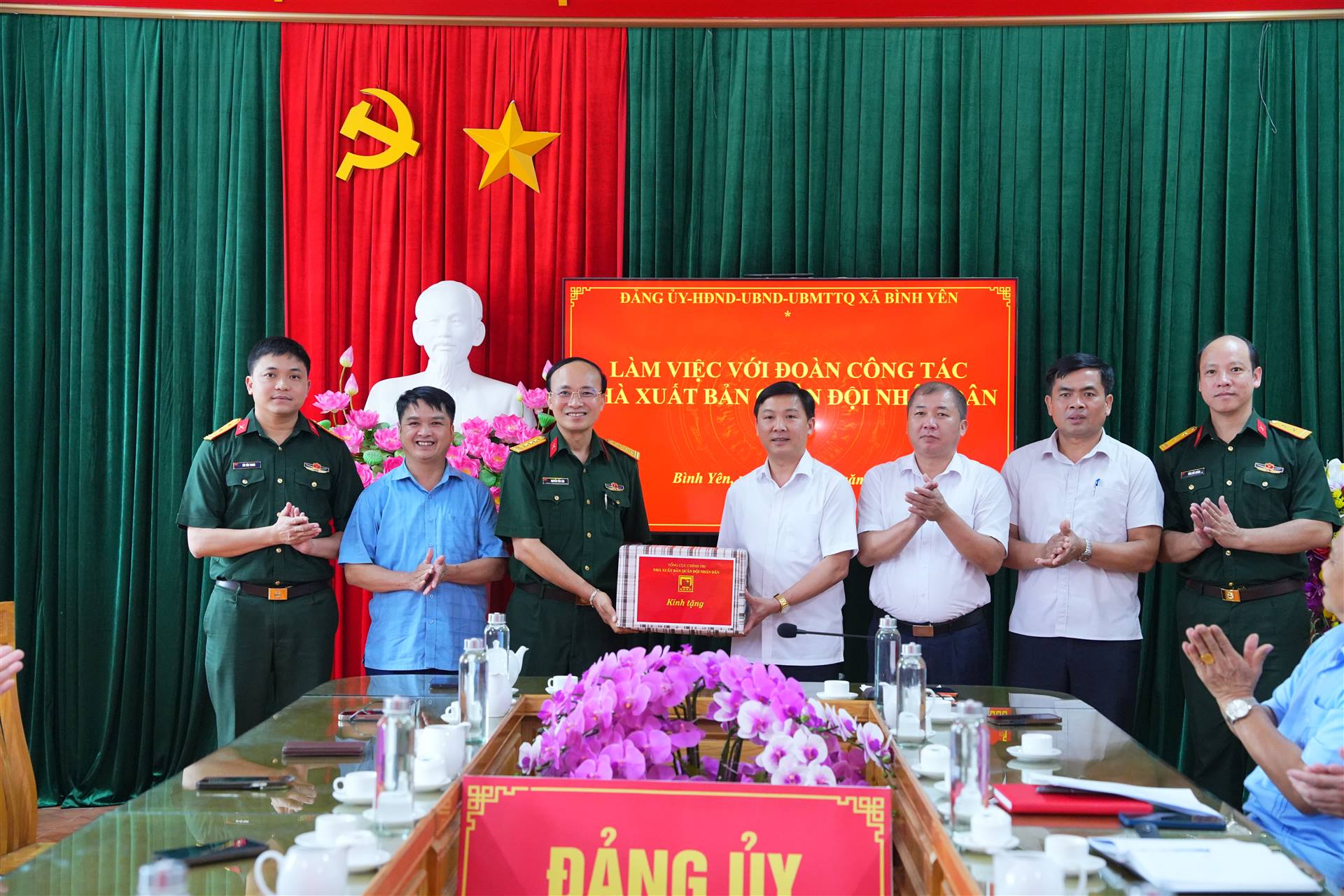 Anh-tin-bai