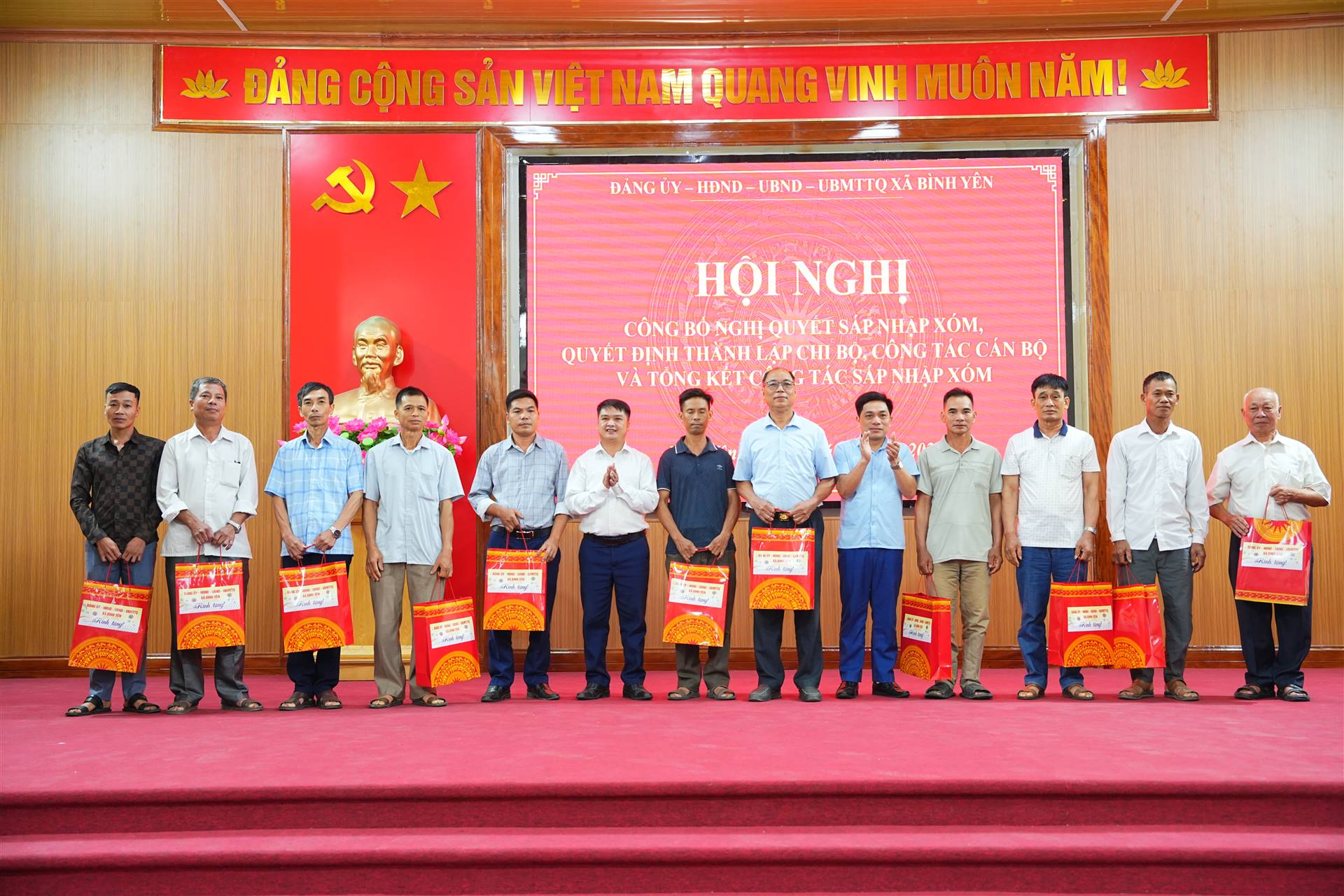 Anh-tin-bai