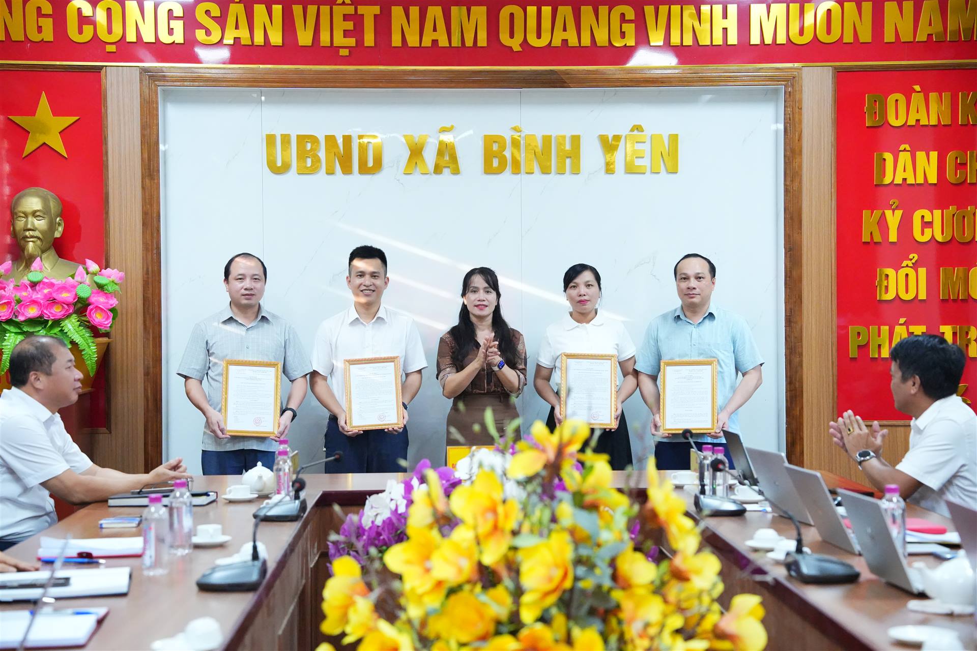 Anh-tin-bai