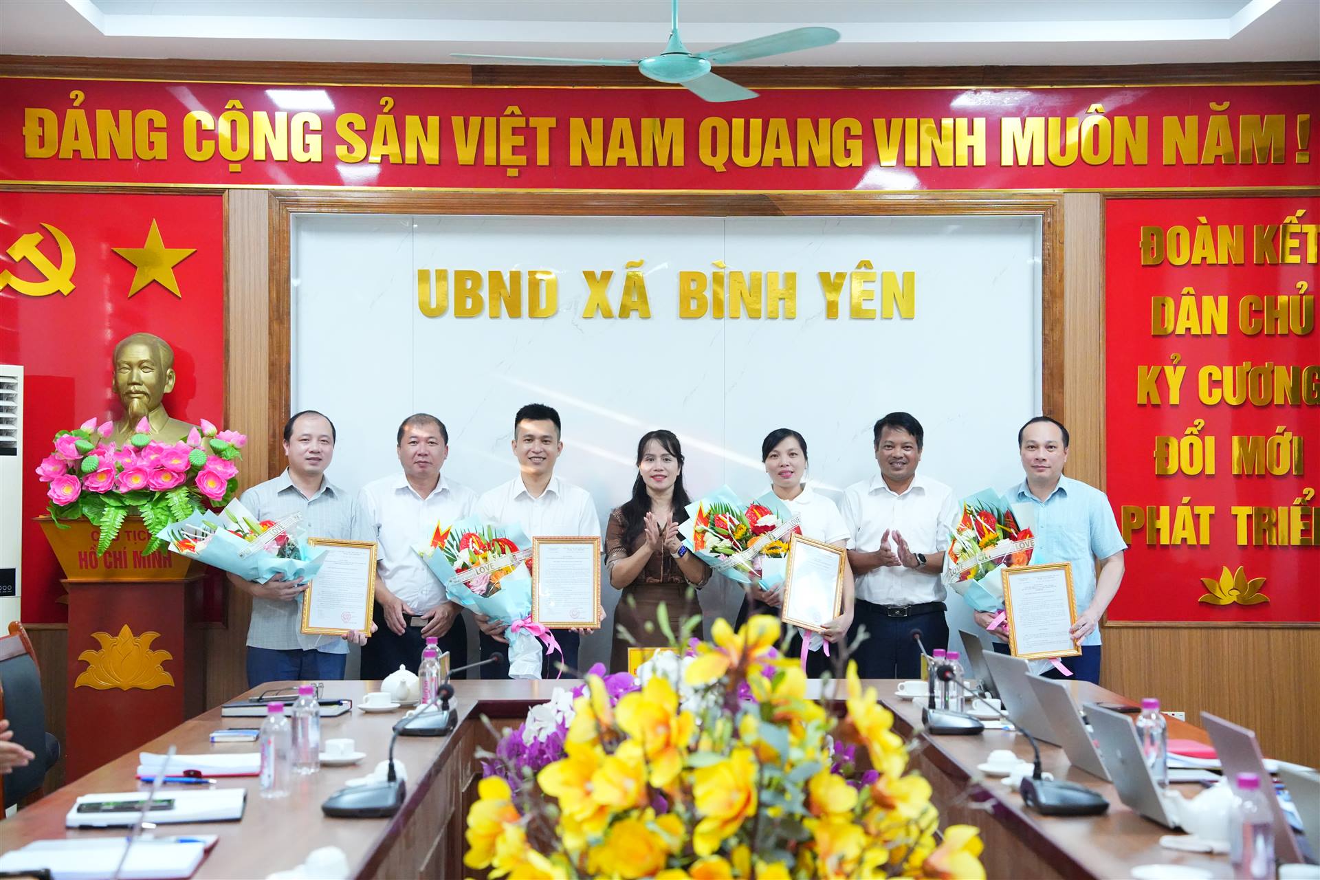 Anh-tin-bai