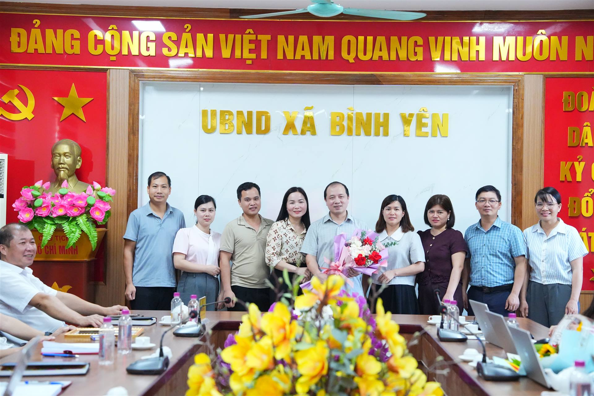 Anh-tin-bai