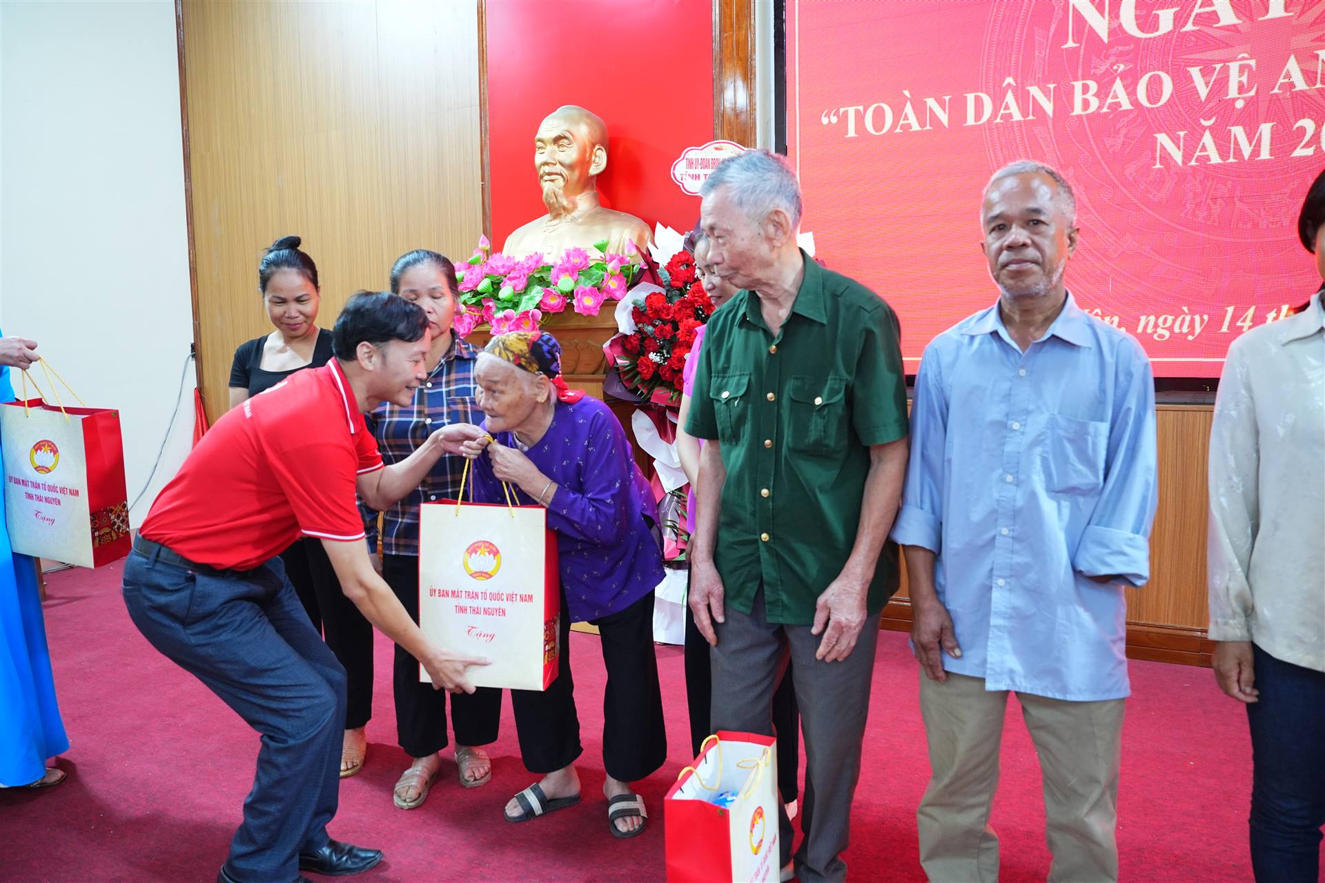 Anh-tin-bai