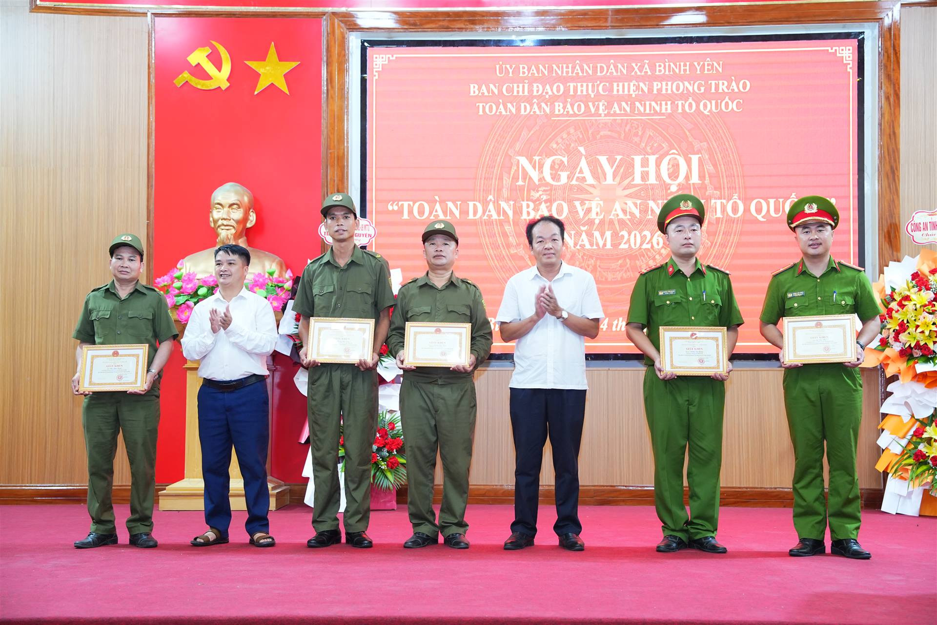 Anh-tin-bai