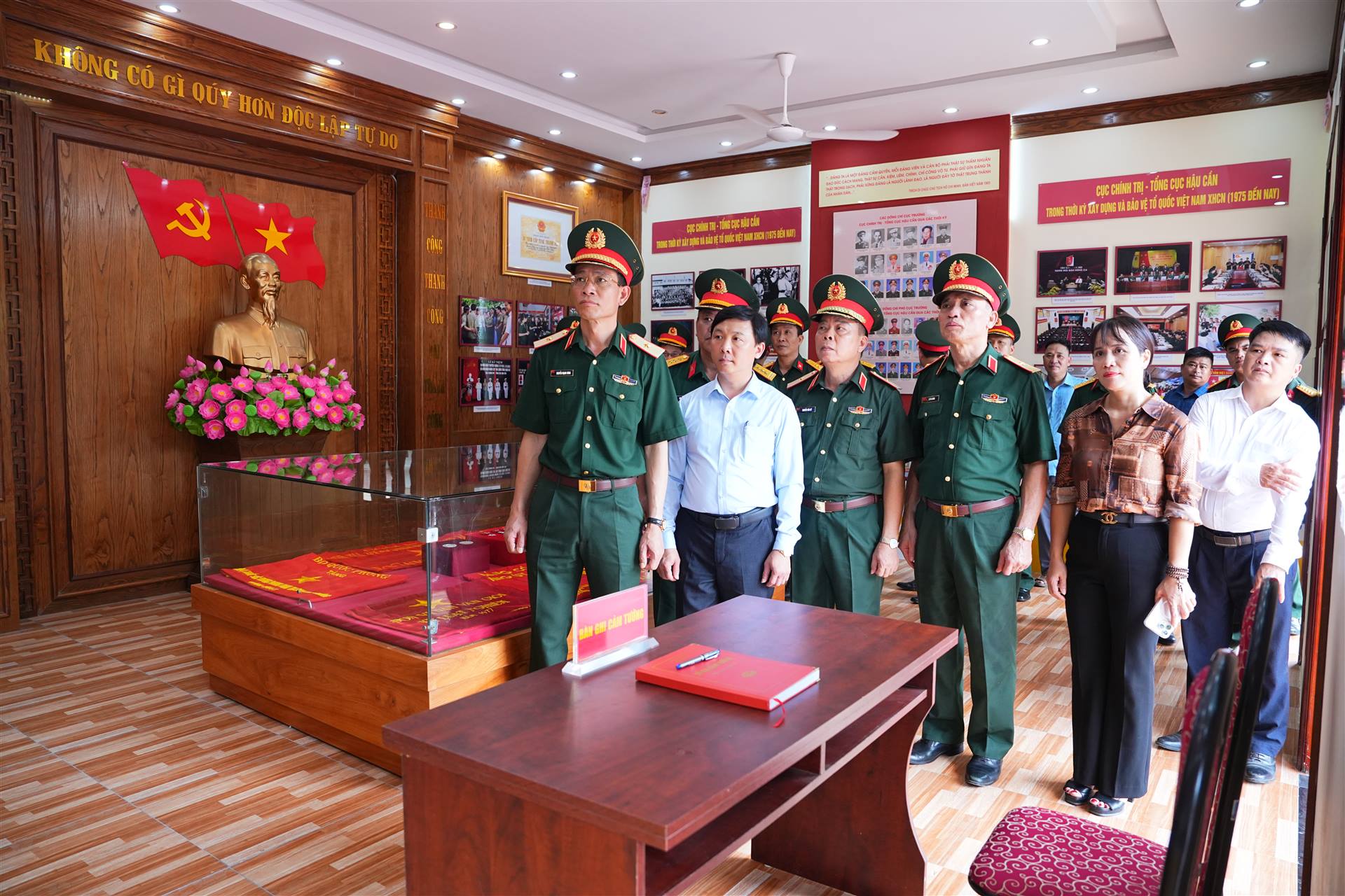 Anh-tin-bai