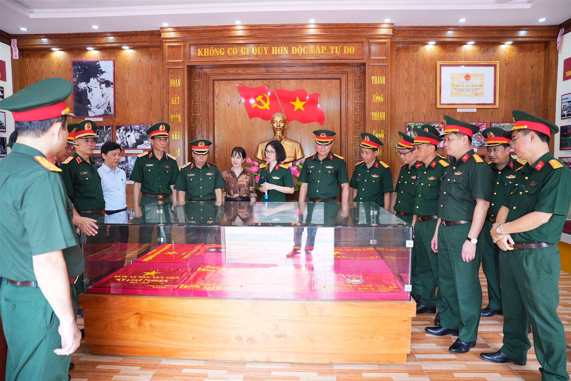 Anh-tin-bai