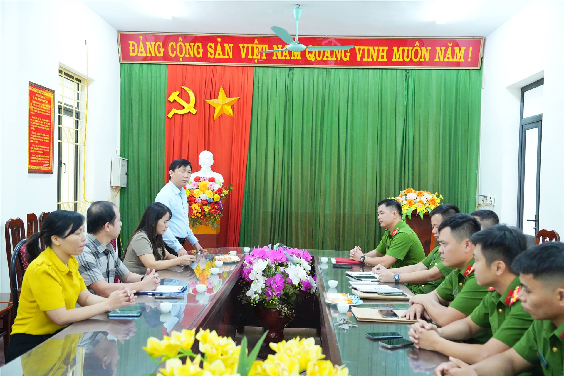 Anh-tin-bai