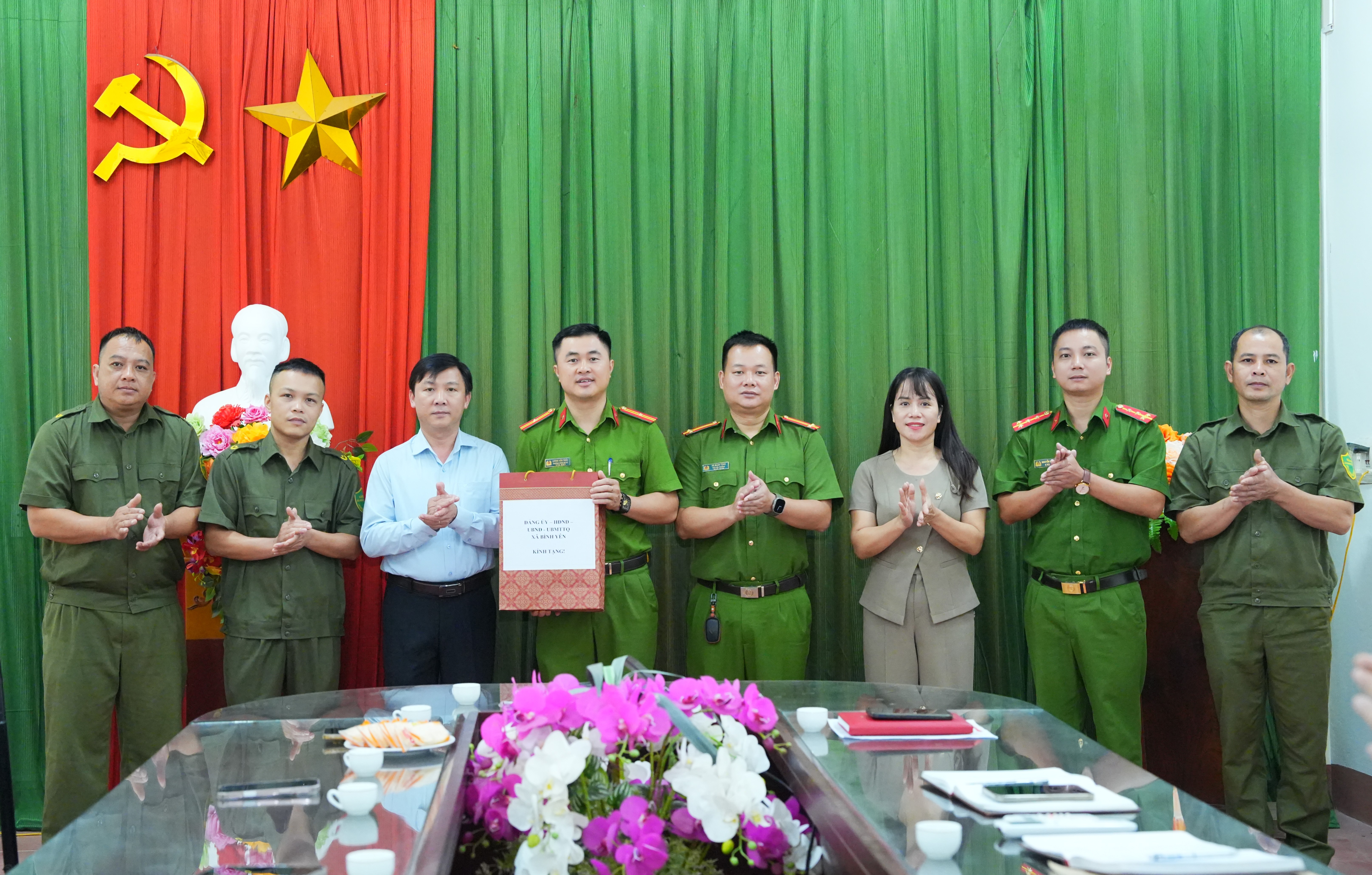 Anh-tin-bai