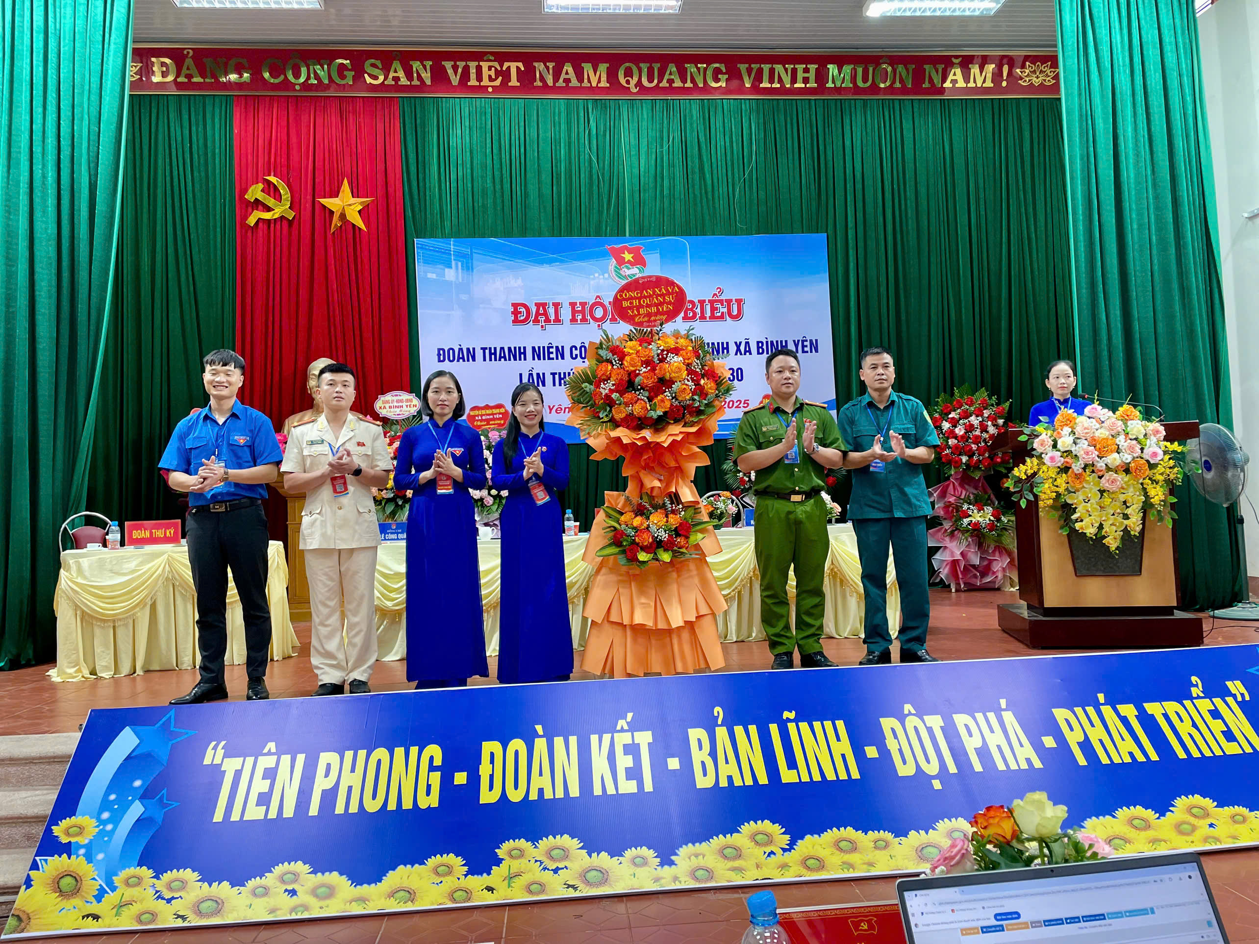 Anh-tin-bai