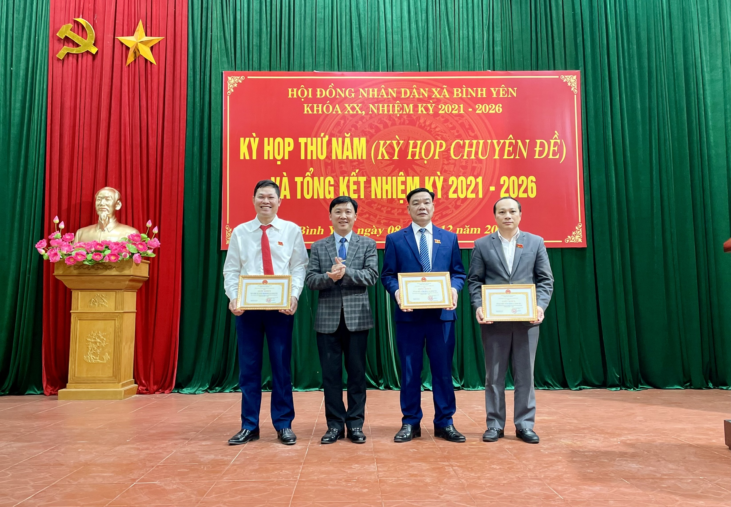 Anh-tin-bai
