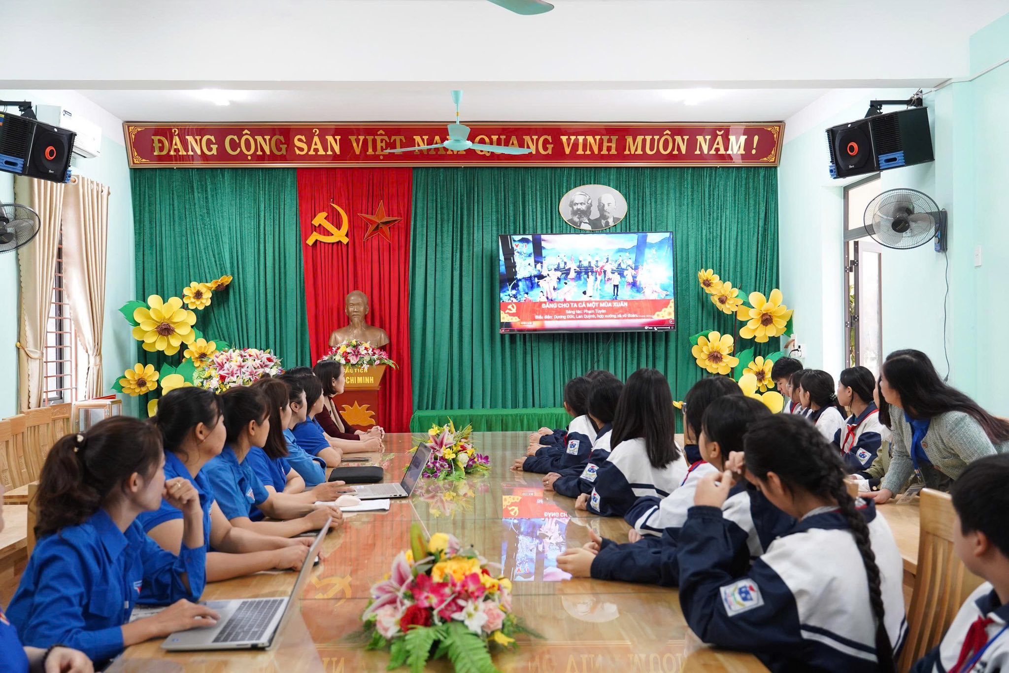 Anh-tin-bai