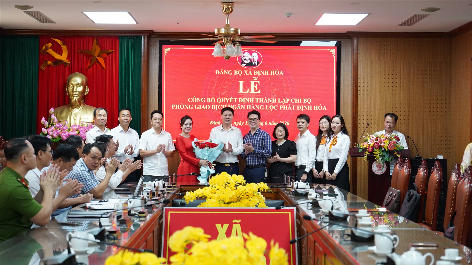 Lễ công bố thành lập Chi bộ Ngân hàng Lộc phát Định Hóa