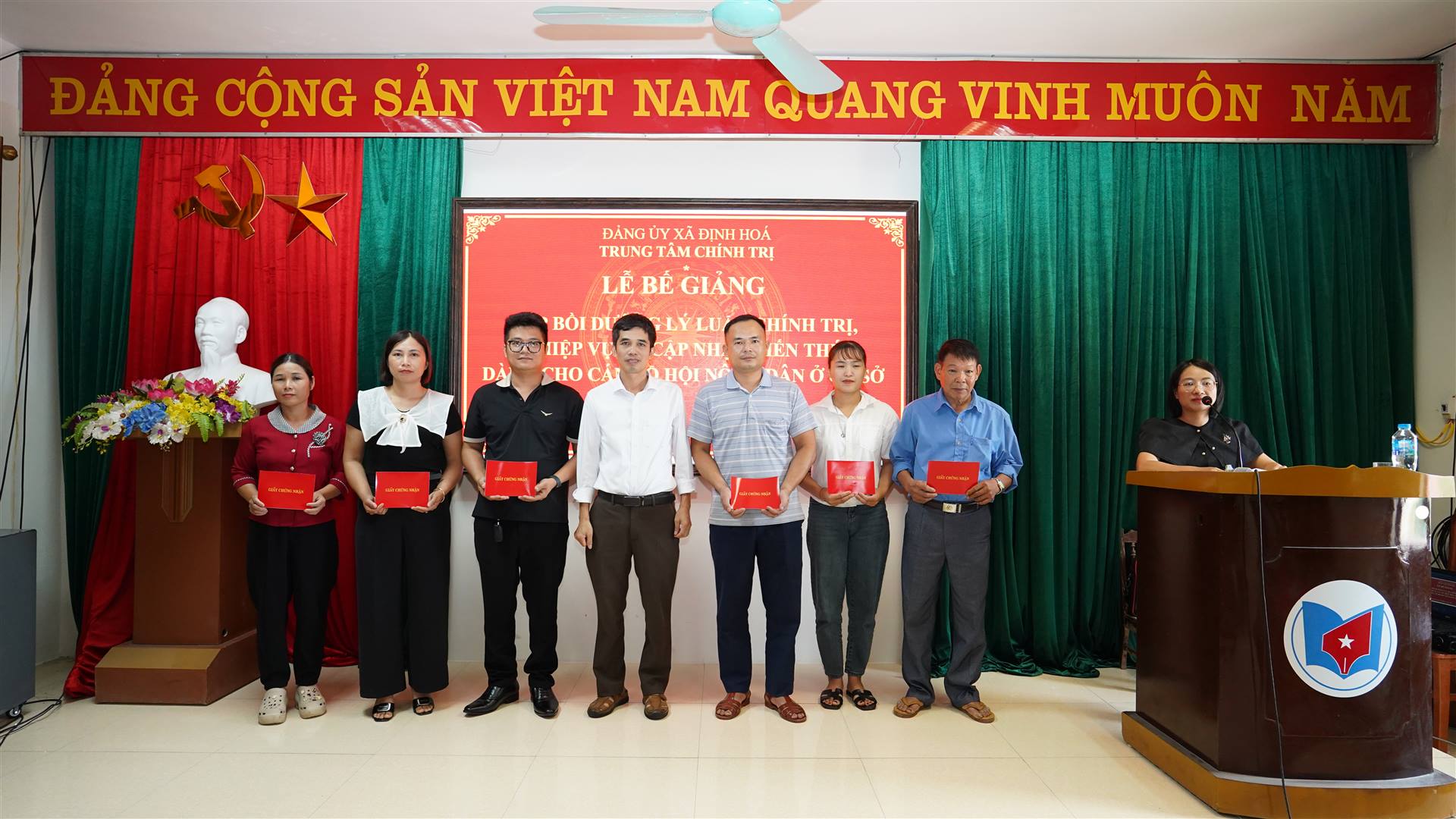 BẾ GIẢNG BỒI DƯỠNG LÝ LUẬN CHÍNH TRỊ, NGHIỆP VỤ CHO CÁN BỘ HỘI NÔNG DÂN CƠ SỞ