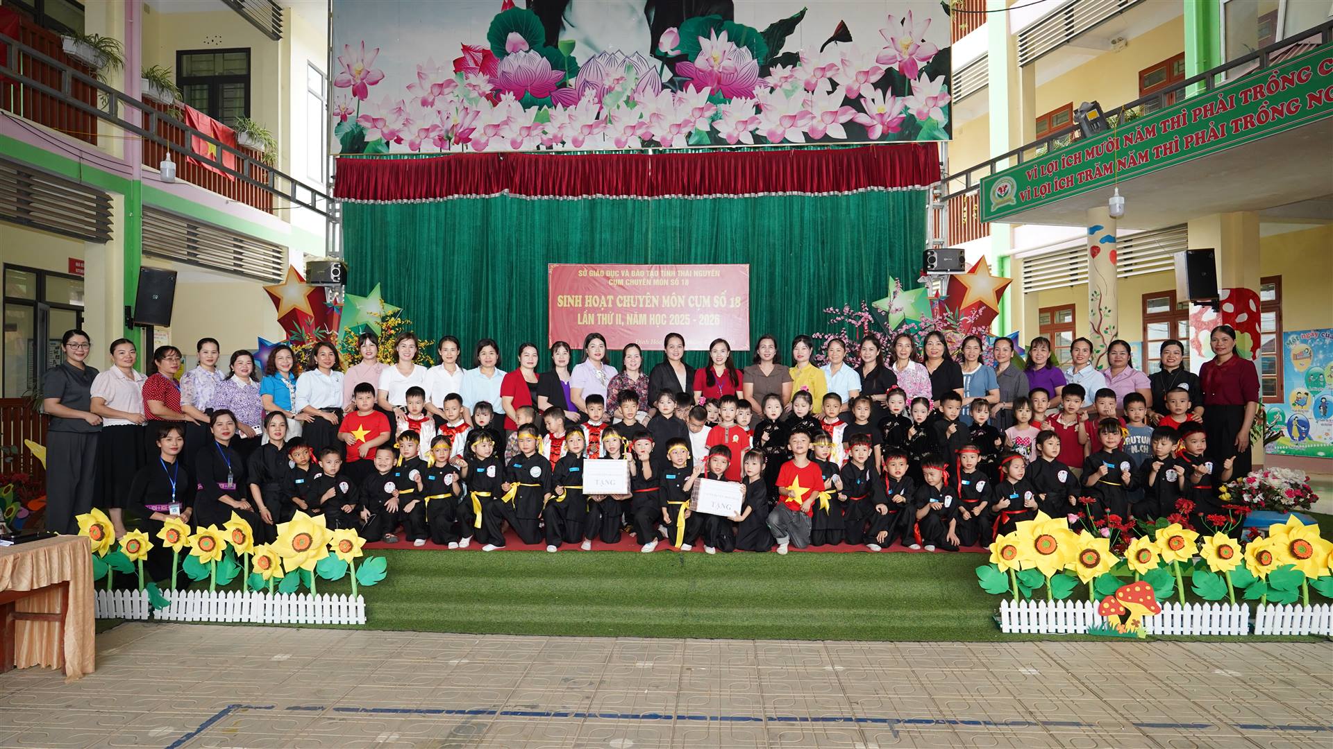 Cụm chuyên môn mầm non số 18 tổ chức hội nghị sinh hoạt chuyên đề lần thứ II, năm học 2025 - 2026