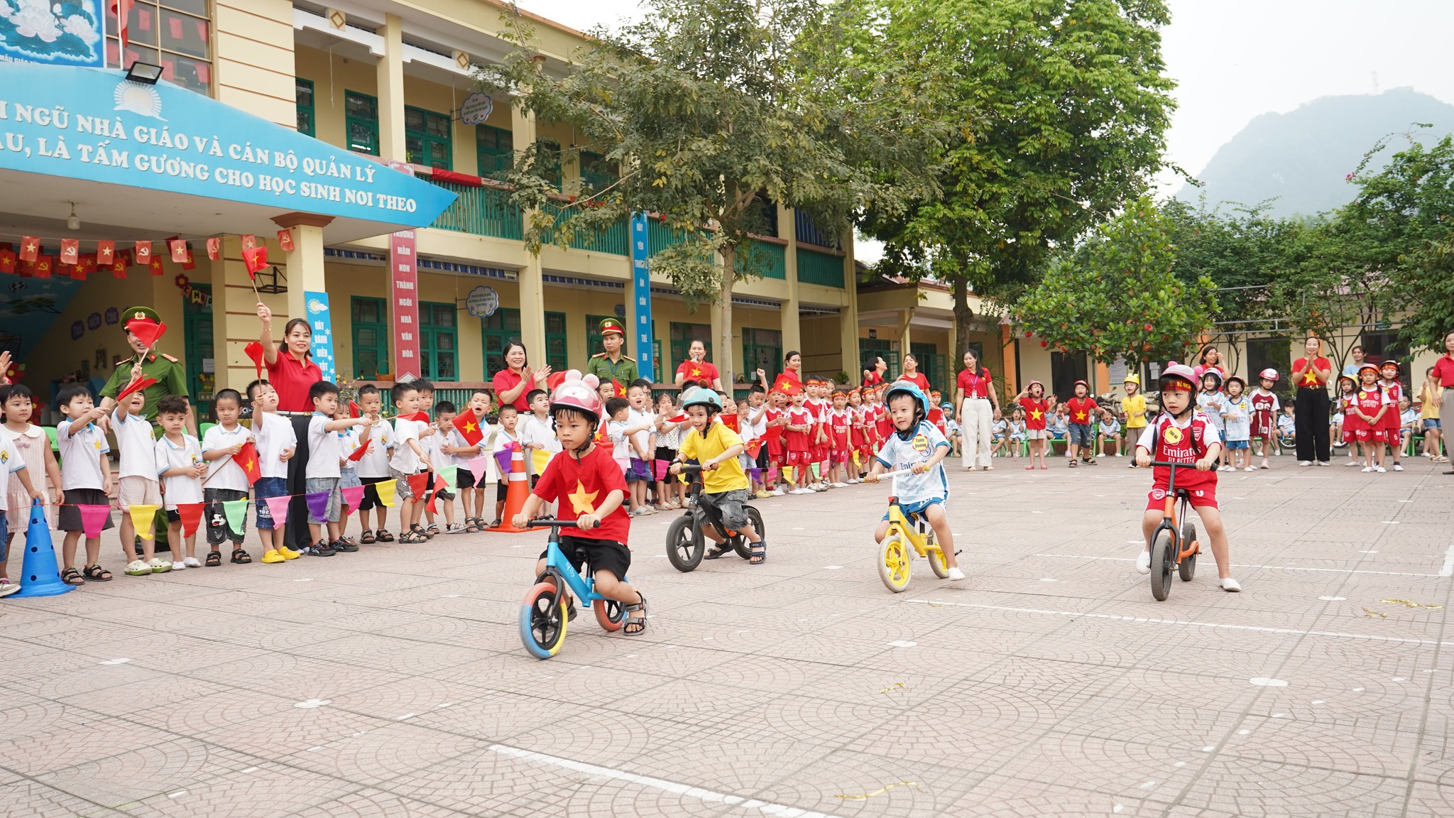 Anh-tin-bai