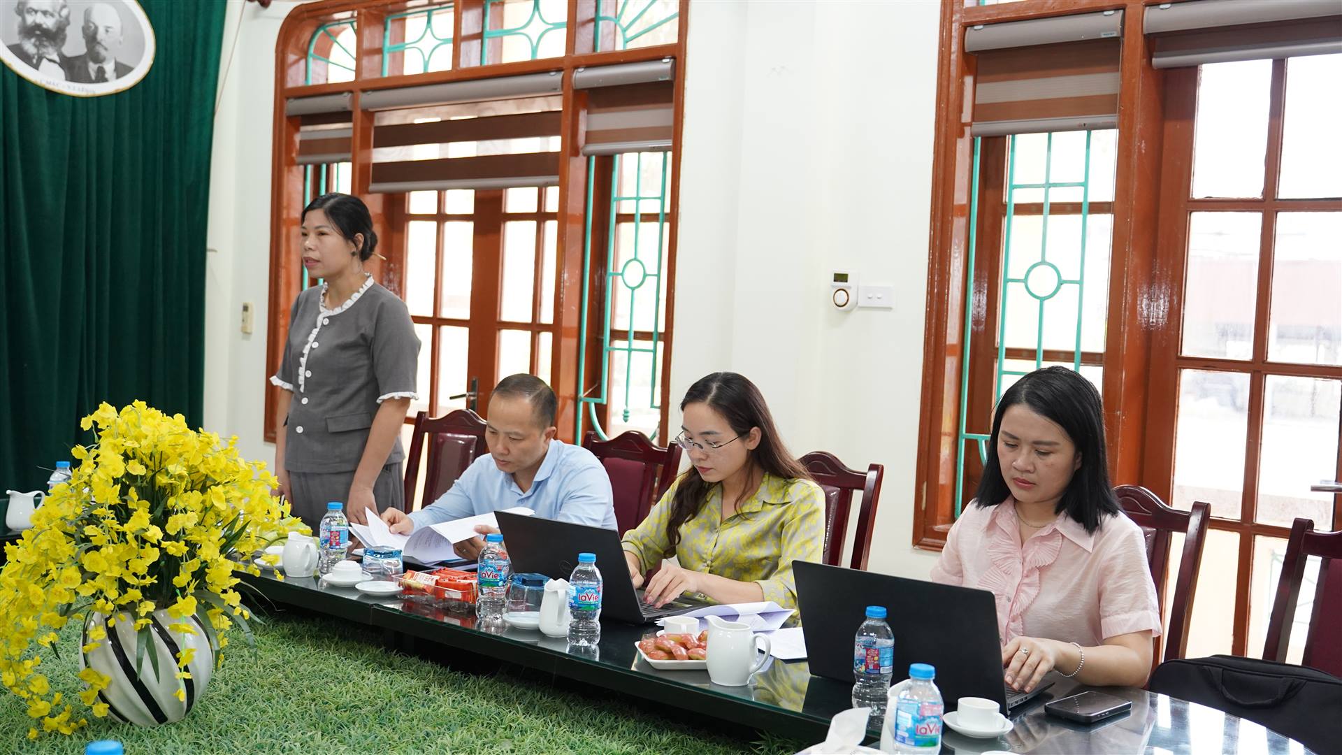 Anh-tin-bai
