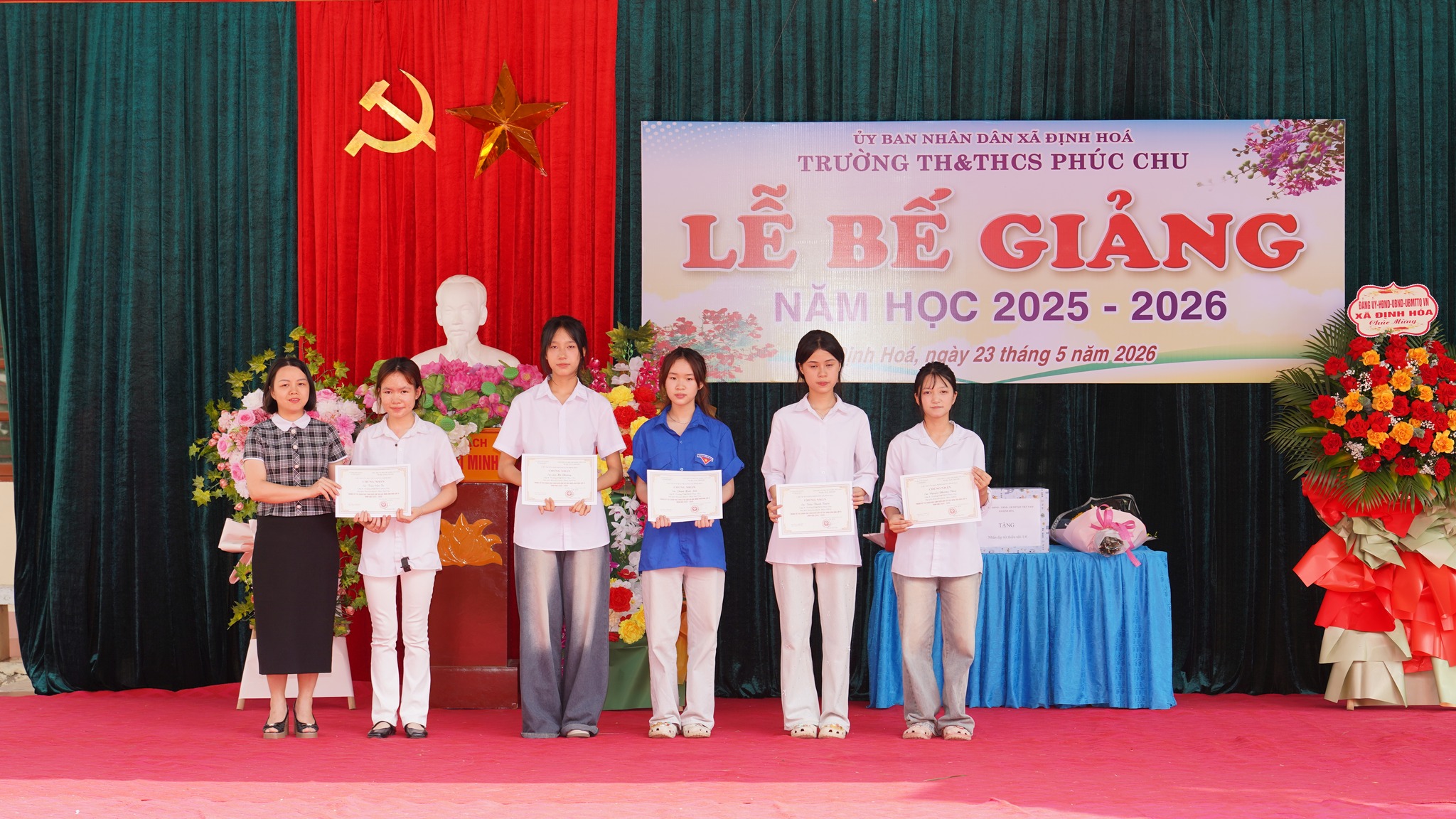 Anh-tin-bai