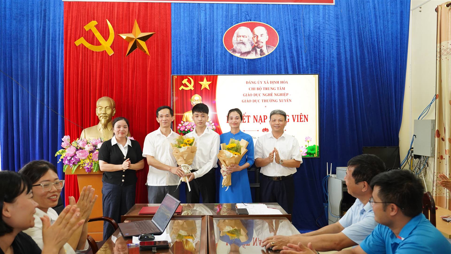 Anh-tin-bai