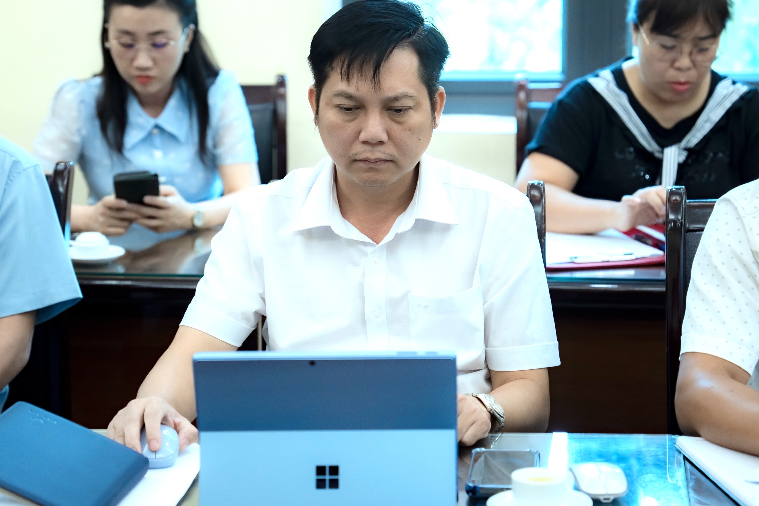 Anh-tin-bai